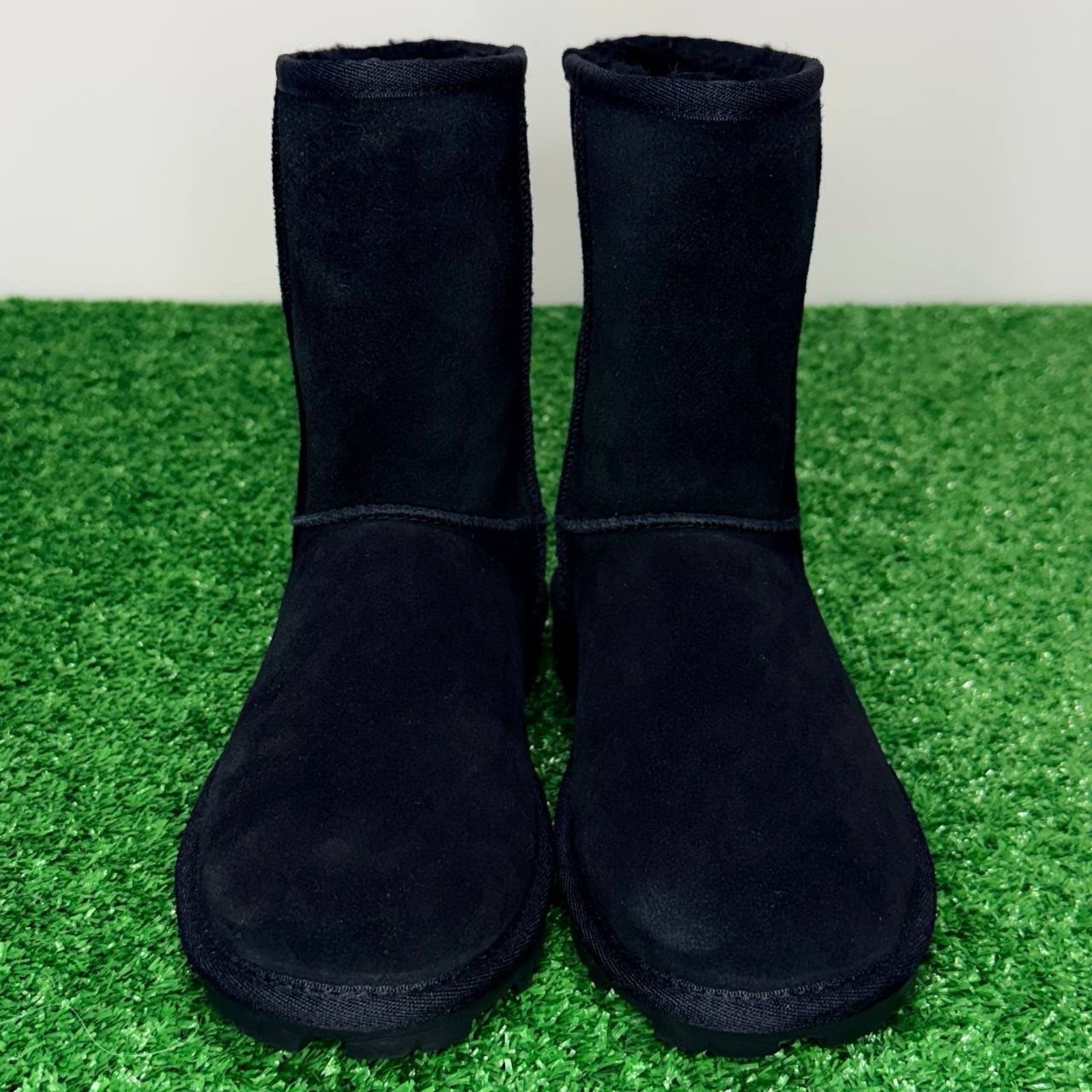 UGG Essential Short Black Boots Women’s Size 5 Classic Winter Comfort Slip-On