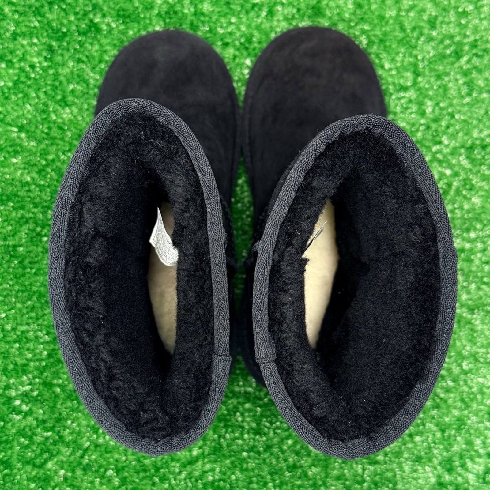 UGG Essential Short Black Boots Women’s Size 5 Classic Winter Comfort Slip-On