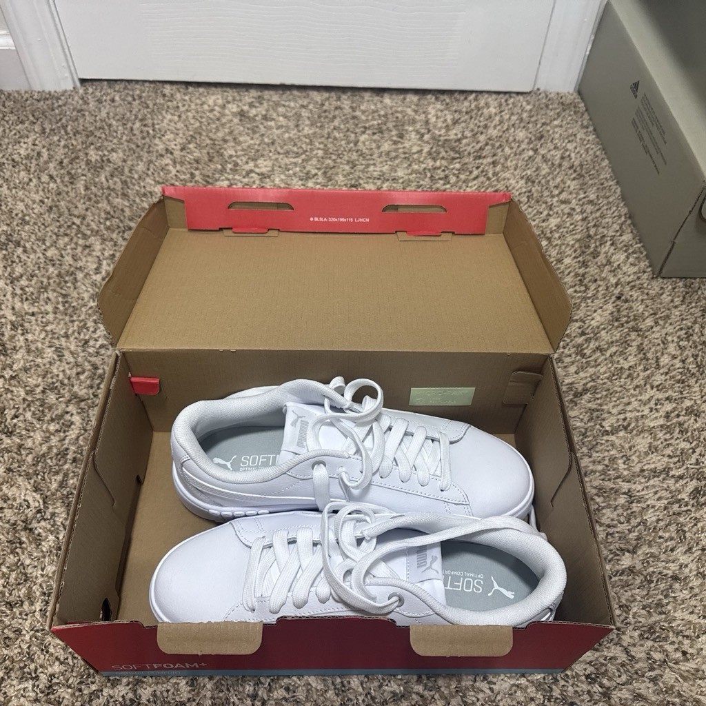 PUMA Smash Platform V3 Women’s size 10
