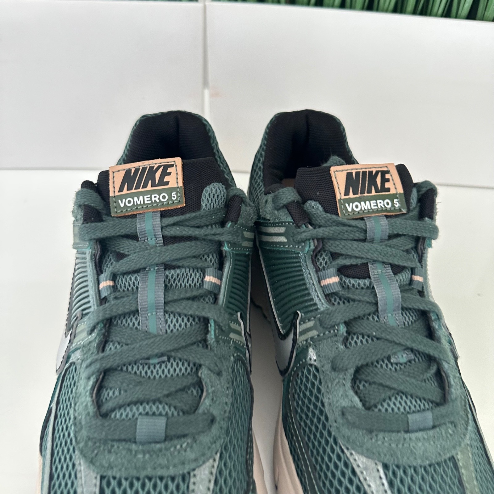 Nike Zoom Vomero 5 NBY Womens Running Shoes Vintage Green FN6742-300 Size 8.5