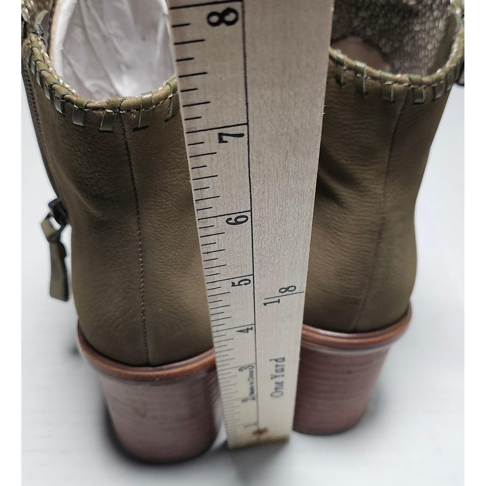 ED Ellen DeGeneres Susumu Tumbled Nubuck Chive Ankle Boots Women’s Size 7M