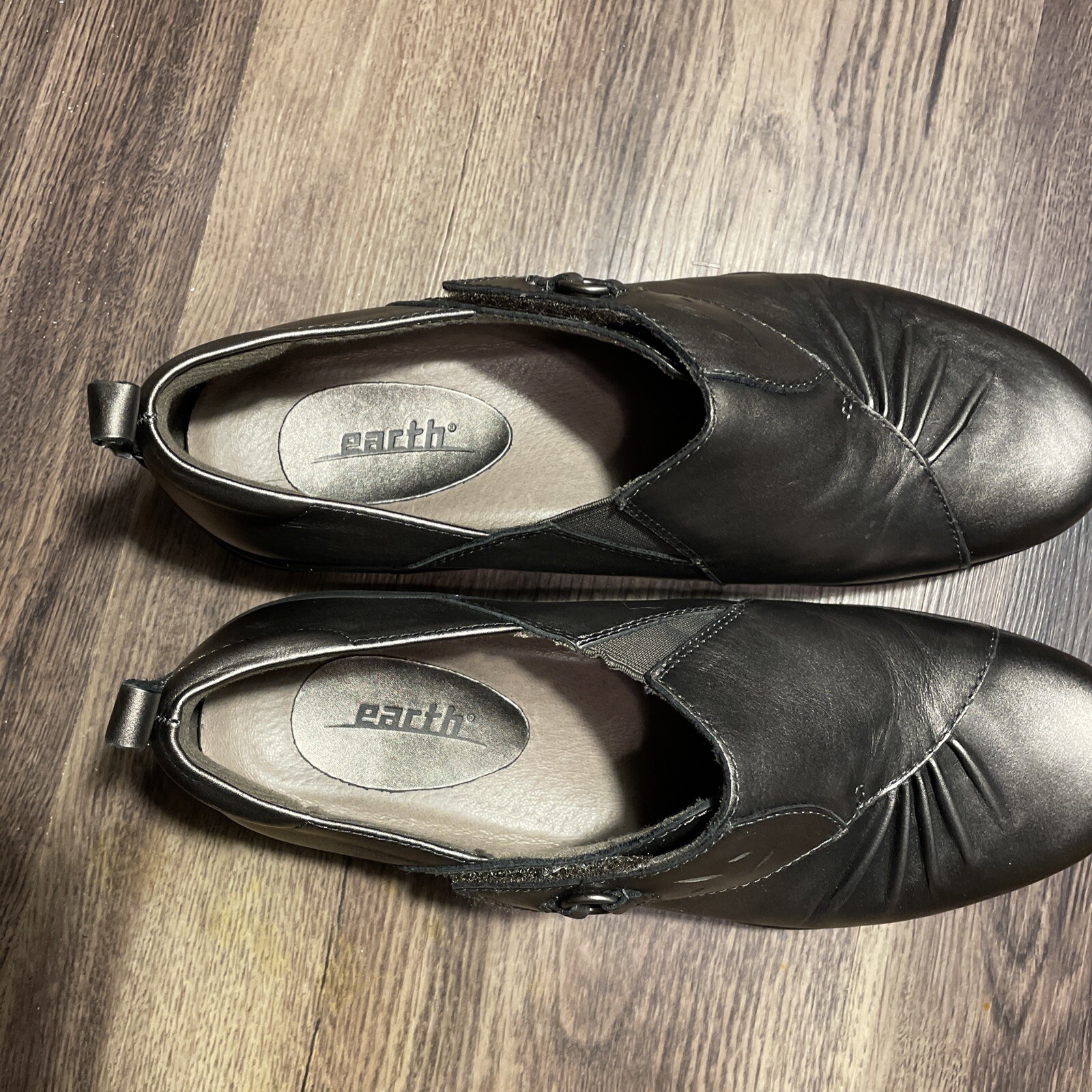 Earth Shoes Womens Size 9 Amity Pewter Metallic Leather Shoe Excellent Condition
