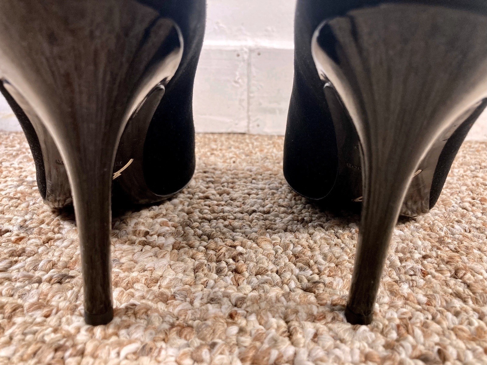New Stuart Weitzman Standout Black Suede Pointed-Toe Ankle Boots Women’s Size 9