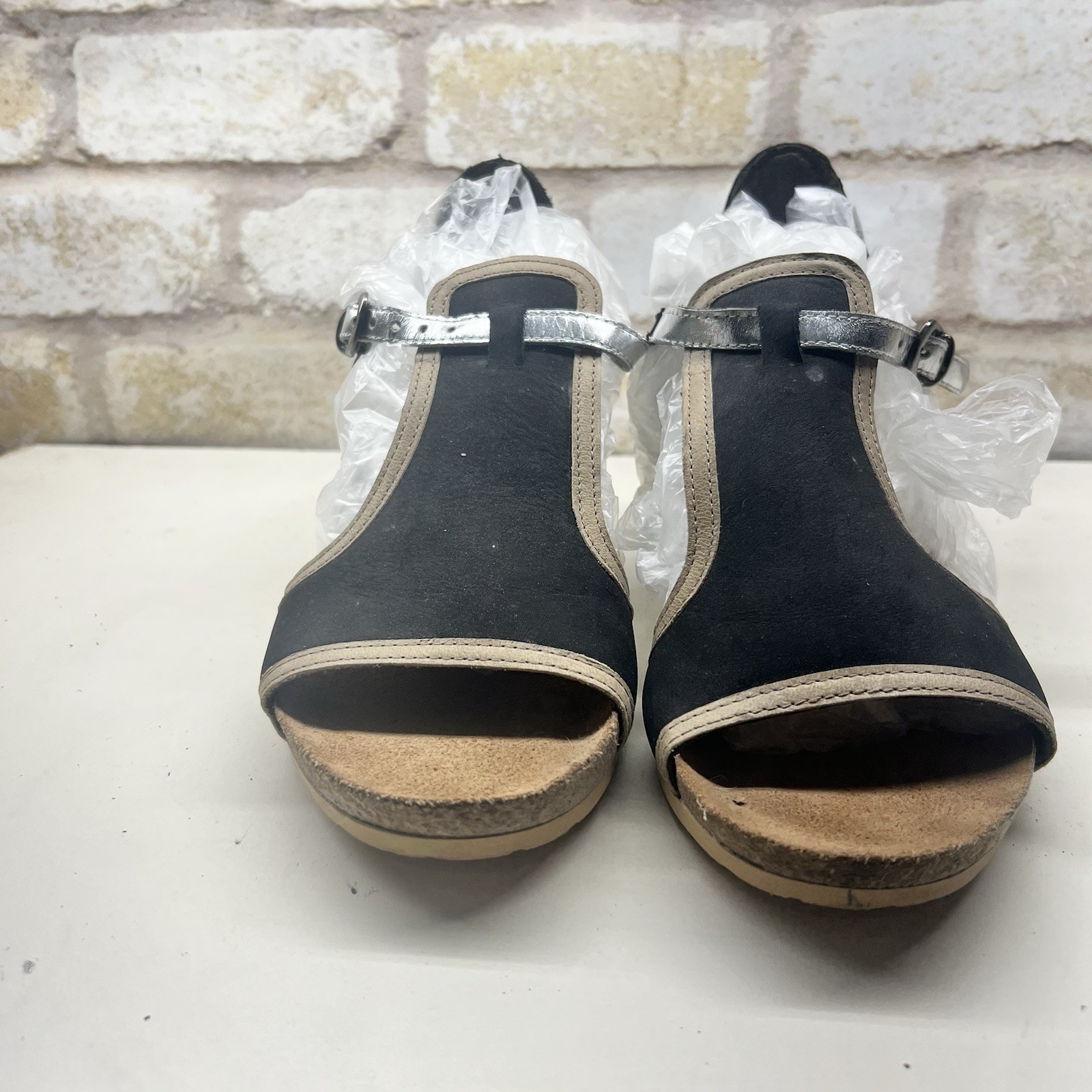 Naot Fiona Womens Sz 8-8.5 EU 39 Sandals Black Velvet Khaki Beige Silver Leather