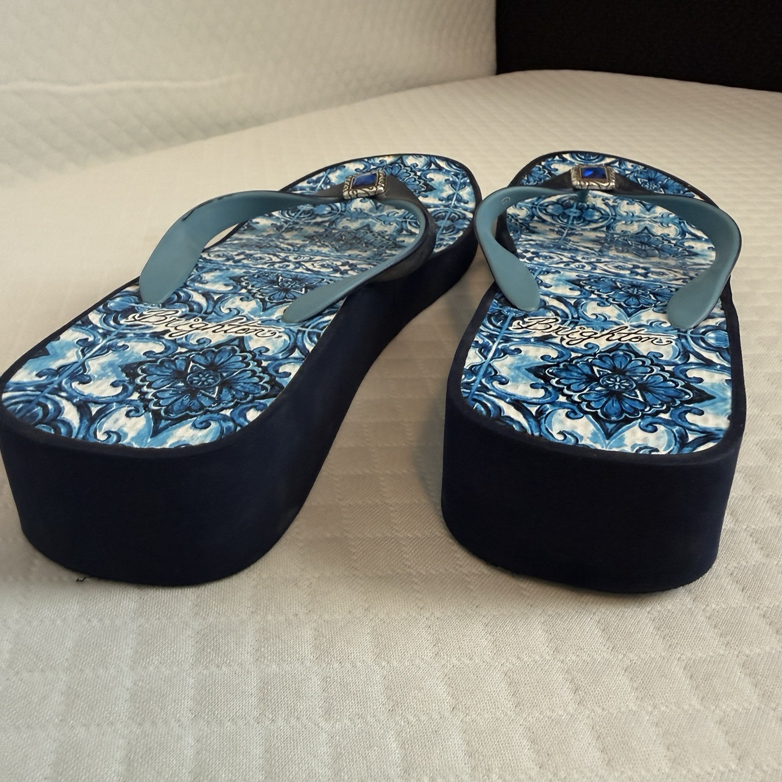 Brighton Platform Thong Flip Flops 10 Blue White Tile Print Sandals Jewel Luxury