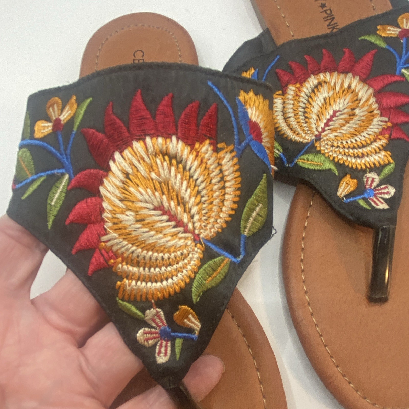 Celebrity Pink Women’s Black Embroidered Floral Leather Thong Sandals 6.5