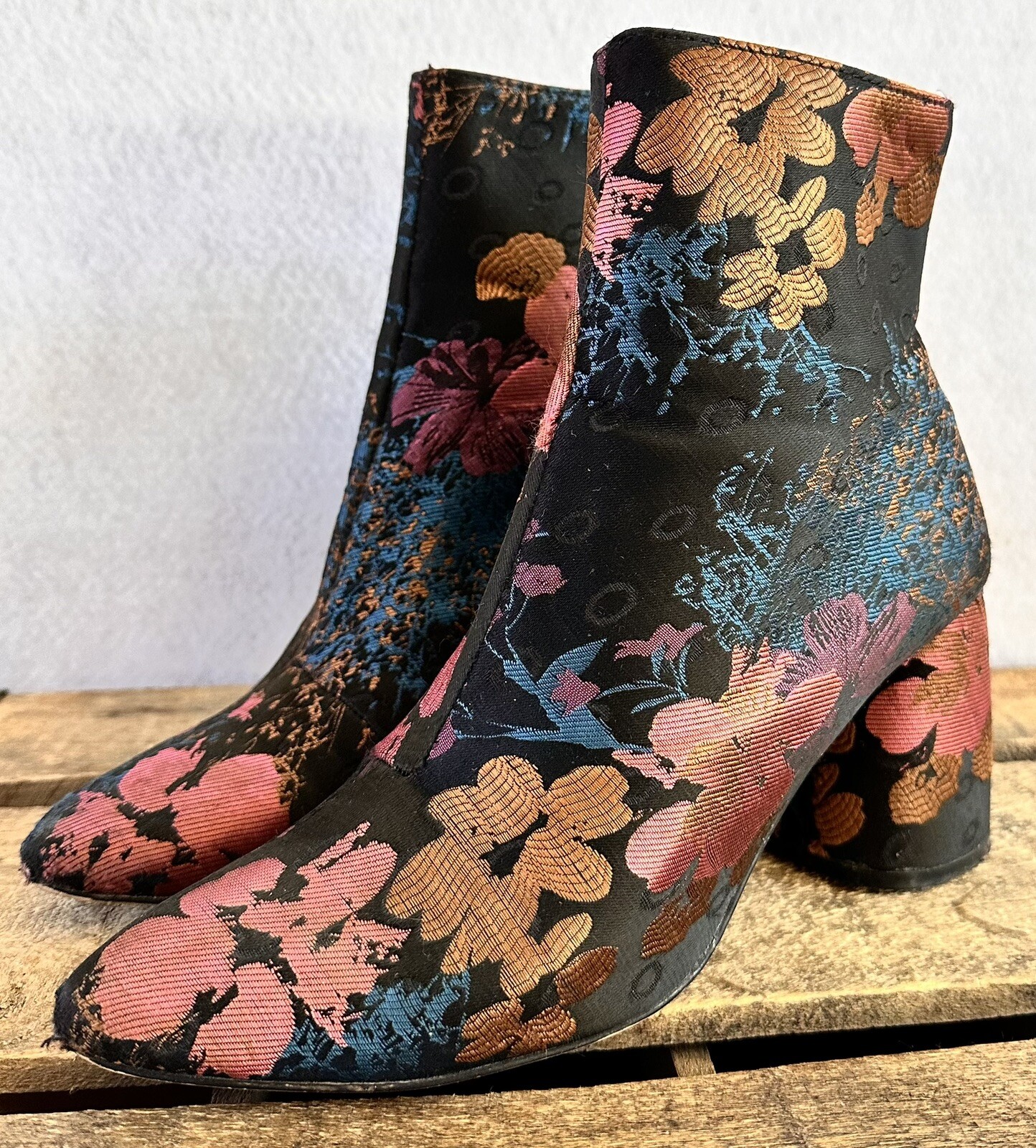 Embroidered Floral Orient Ankle Boots French Heel 6.5 Women’s