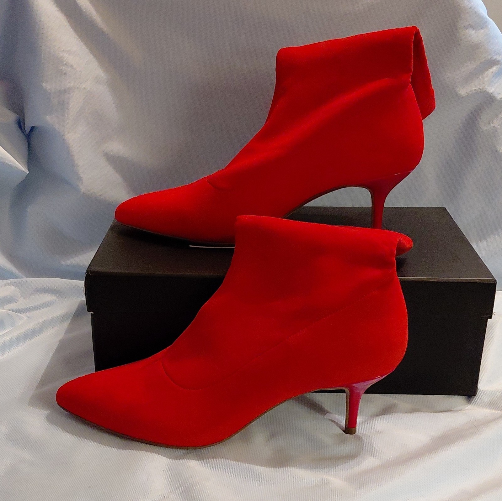 Women’s Red Solid Pointed Toe Slip-On Stretch Stiletto Pump Synthetic US 8