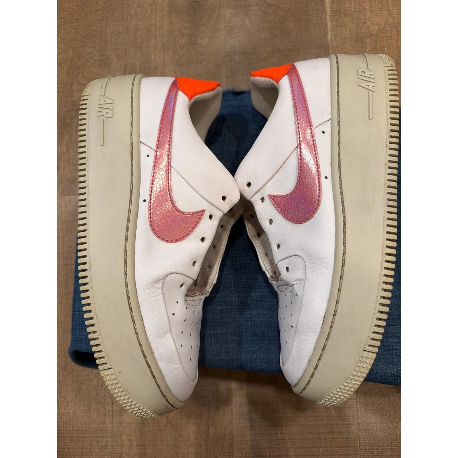 NIKE AIR FORCE 1 SAGE LOW WOMEN’S ATHLETIC SHOES