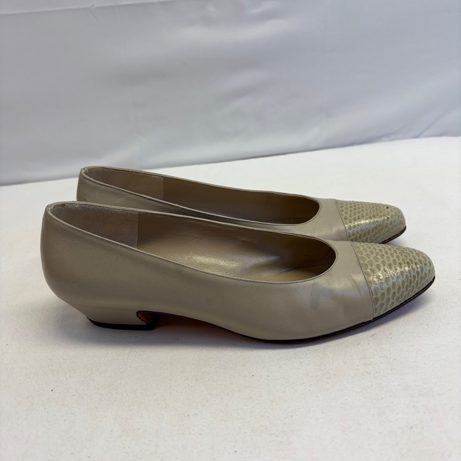 Vintage Salvatore Ferragamo Heels Womens 8 B Beige Snakeskin Cap Toe Pumps Chic