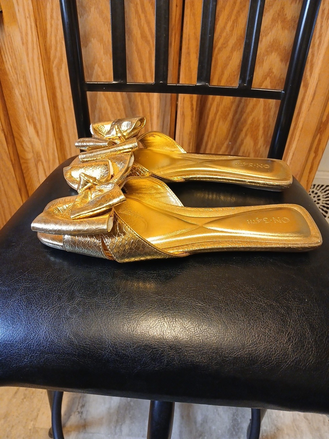 ON 34TH Jazmin Women’s Gold Snake Embossed Bow Flat Slide Sandals Size 9 NWOB