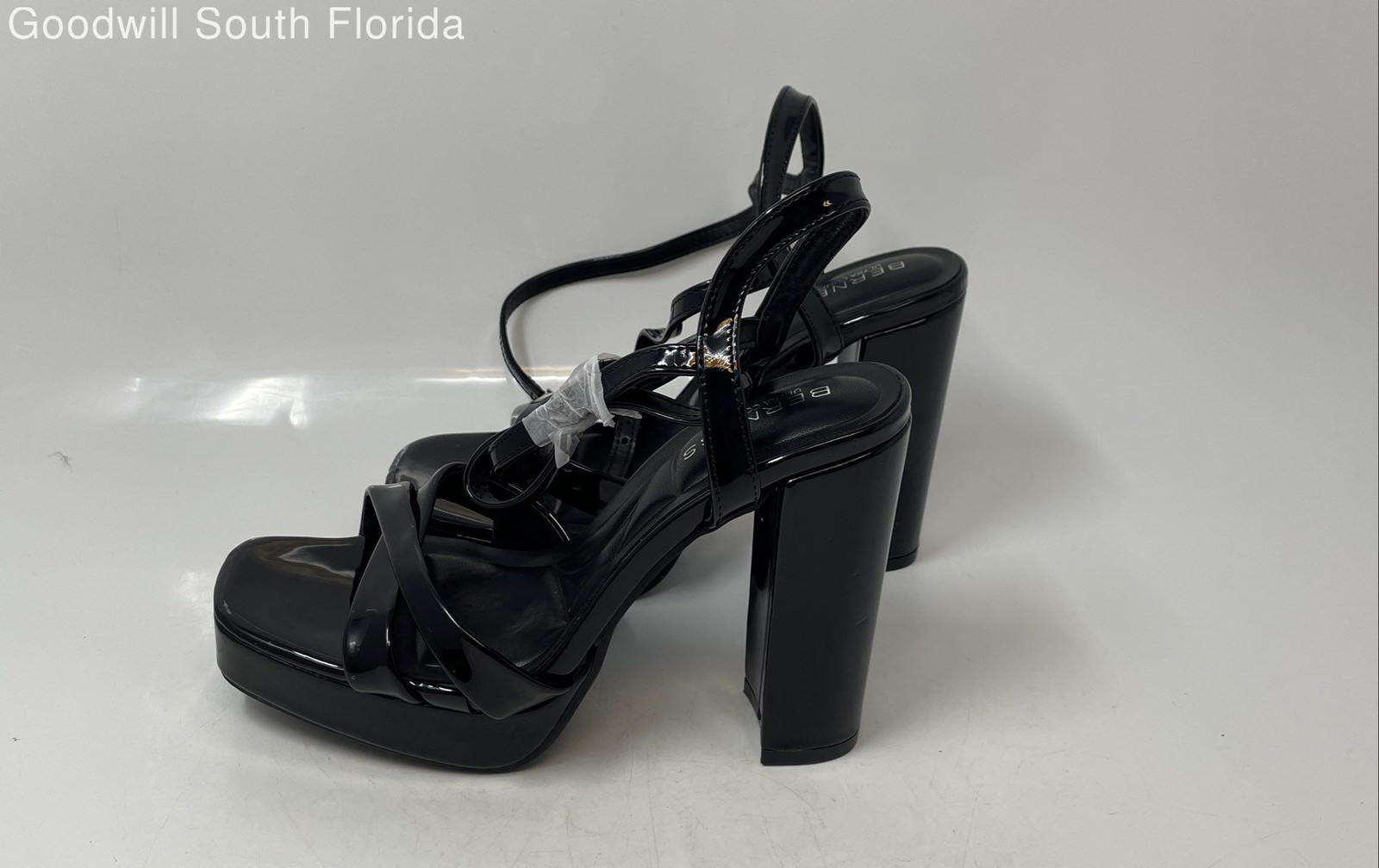 Berness Womens Hope Black Crisscross Strap Block Heel Platform Sandals Size 7