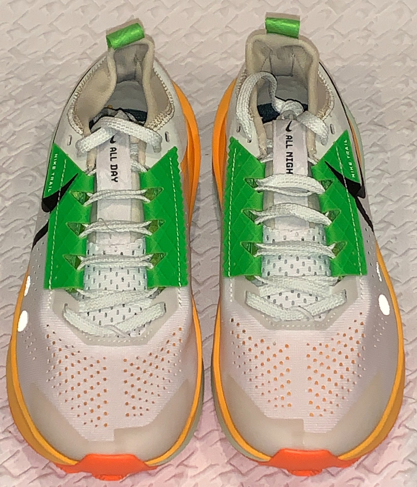 NIKE Zegama 2 Summit White Green Orange Black Trail Running Shoes Womens Sz 7.5