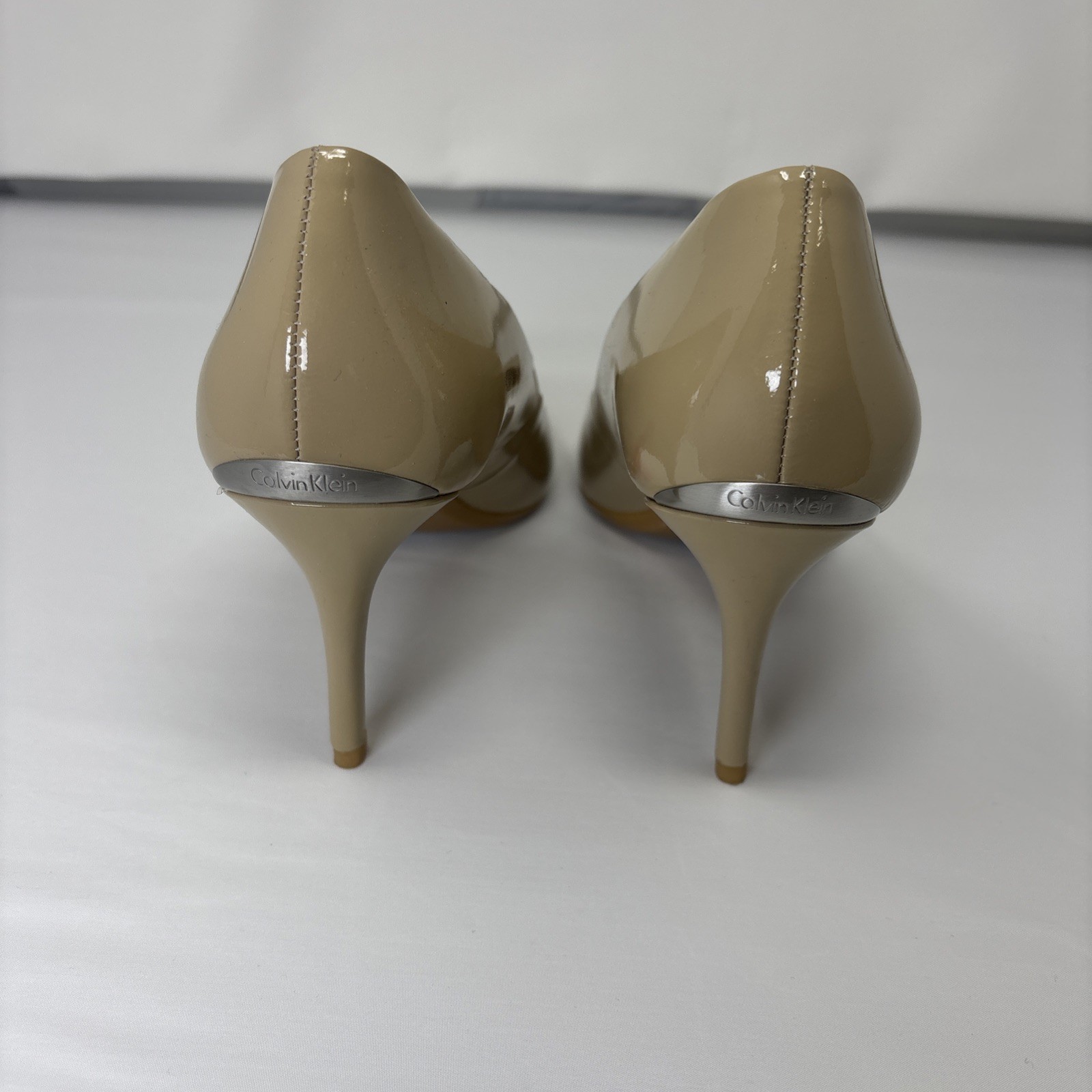 NWB CALVIN KLEIN Womens Shoes Beige 8M Gayle Croc Stiletto Slip On Pumps
