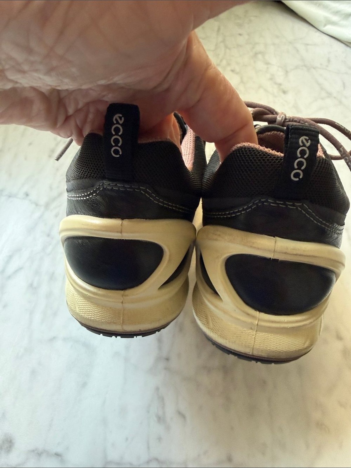 ECCO Biom YAK Women’s Black Leather Training Sneakers size EUC 38 US 7/7 1/2