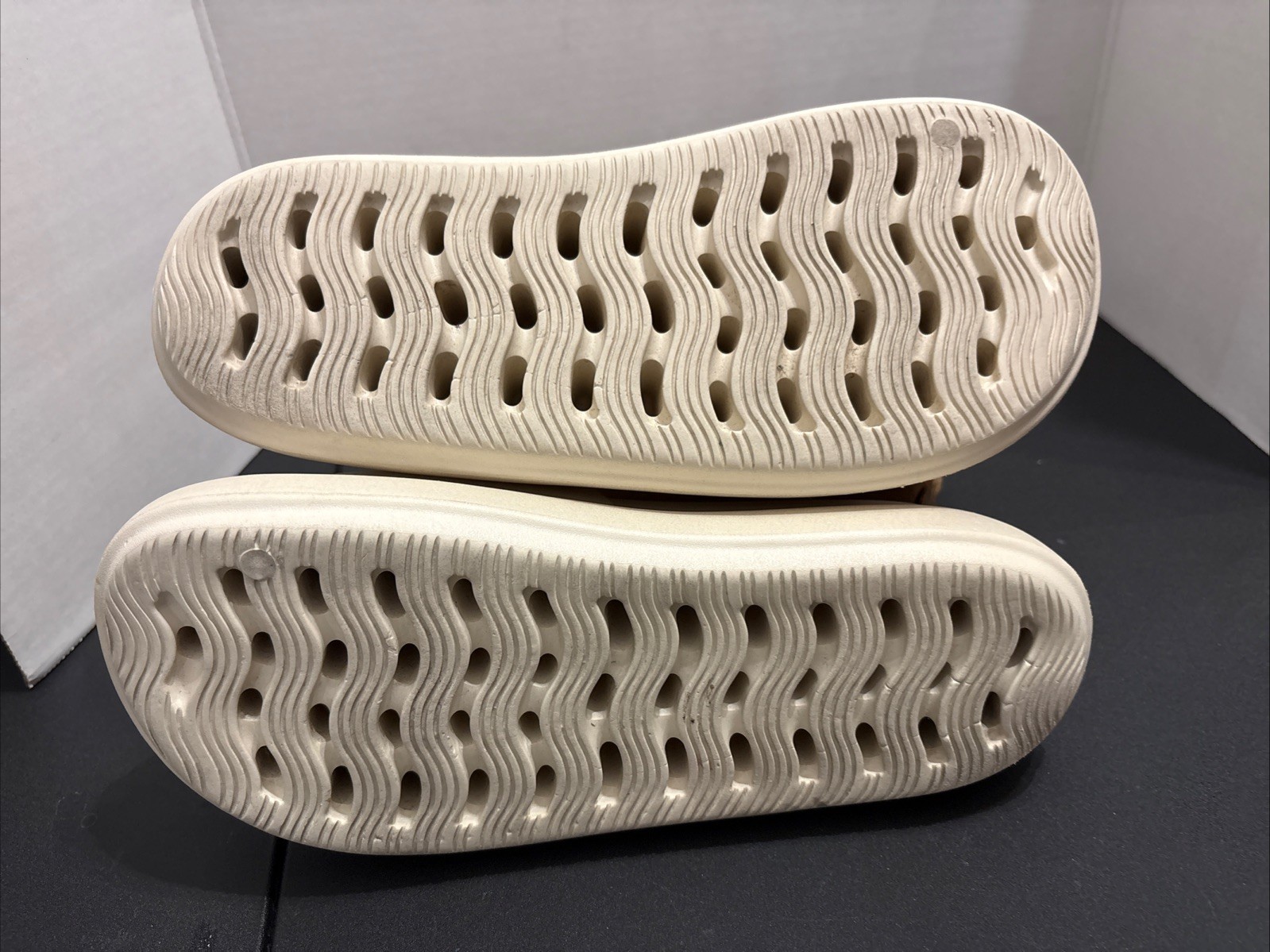 BILLABONG Platform Soft Cushion Slide Sandals Size 9 Cream Off White