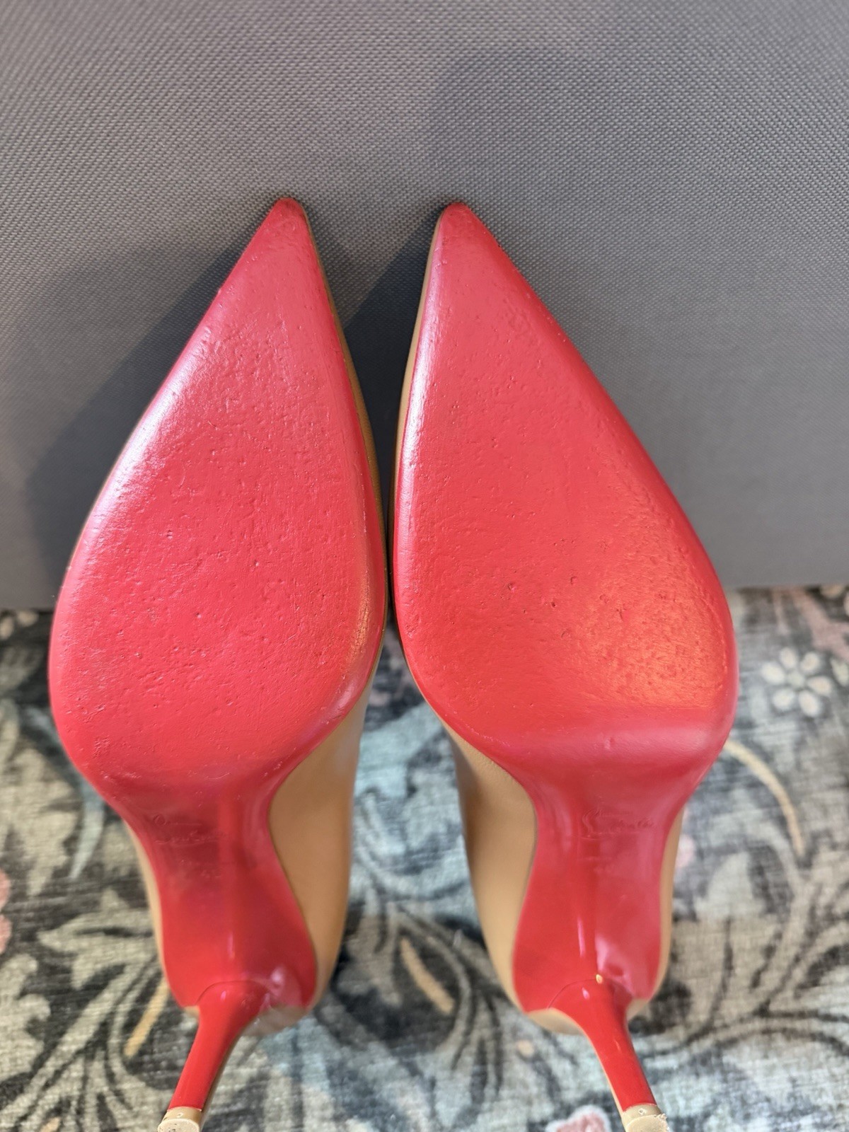 Christian Louboutin Apostrophy Pump 3.3” (85mm) in Hazelnut EU 40 US 9 with Box