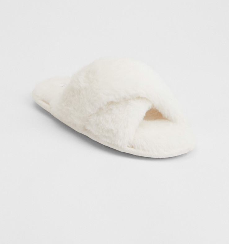 Women’s GAP Slippers SOFT Faux Fur Criss Cross Slippers Size Small (5-6) (white)