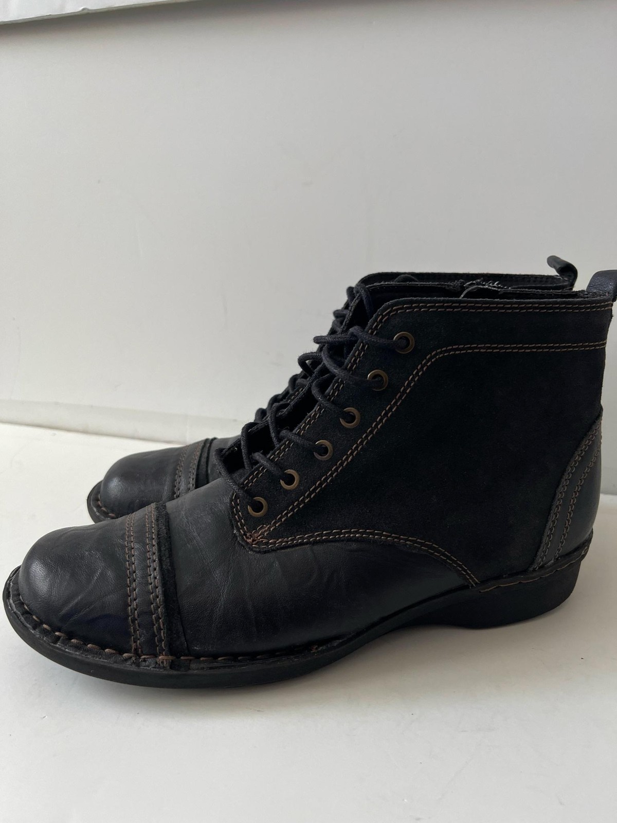 Clarks Boots Womens Size 7 Black Leather Ankle Combat Lace Up Zip 26104715