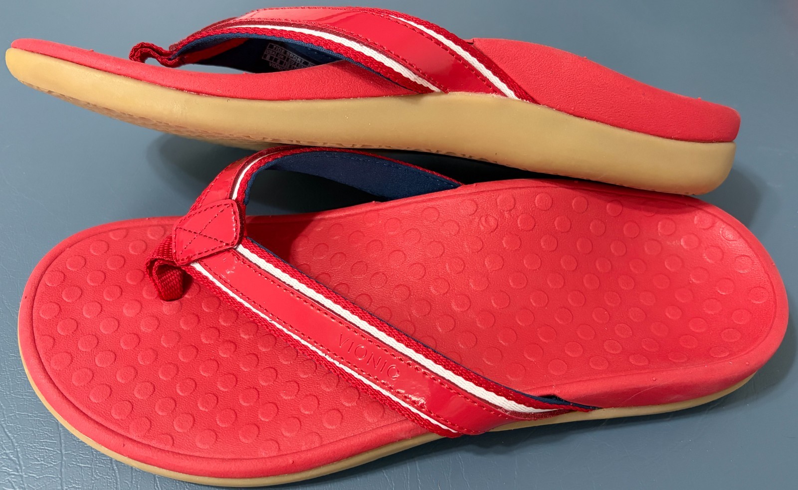 NEW Vionic Tide Sport 8 red/white – these were never worn flip flop sandals