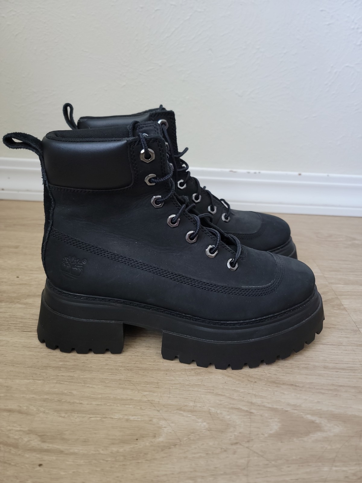 TIMBERLAND Sky 6 Lace-Up Boots Women’s Size US 8 Black Nubuck Leather Chunky