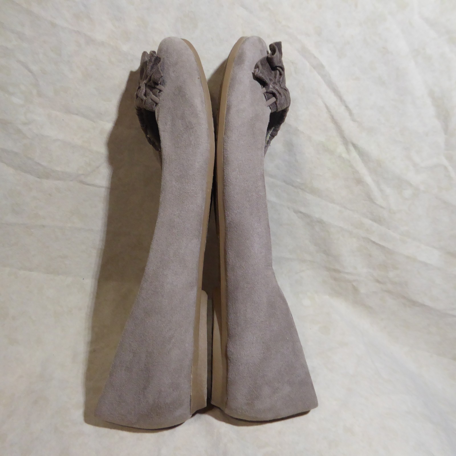 🩰 Fergalicious Ballet Flats sz 10 M Oyster Tan Suede Textile; Ruche Details