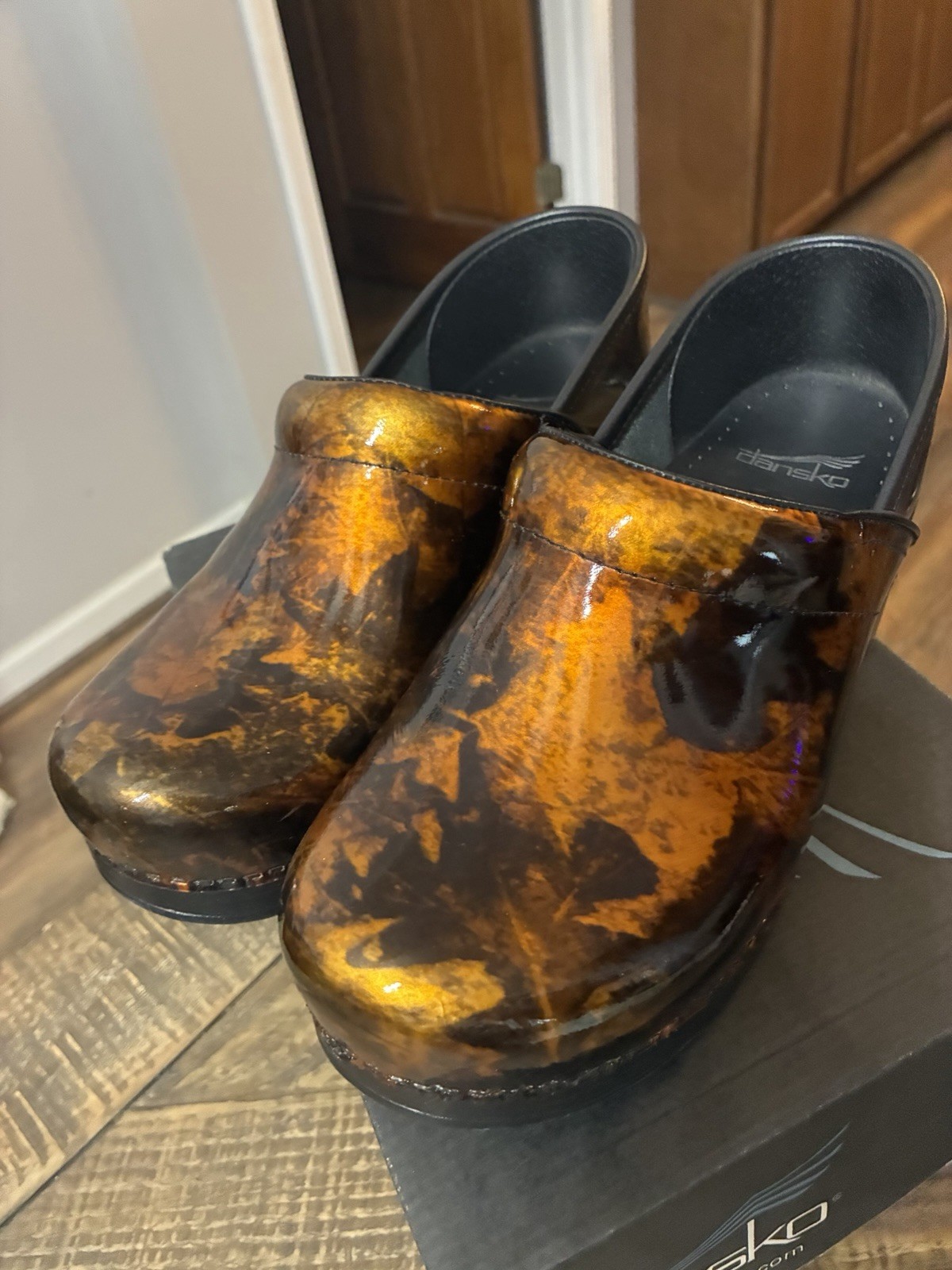 Dansko Professional Patent Leather Leaf Clog Copper/Brown Slip-On EU 39