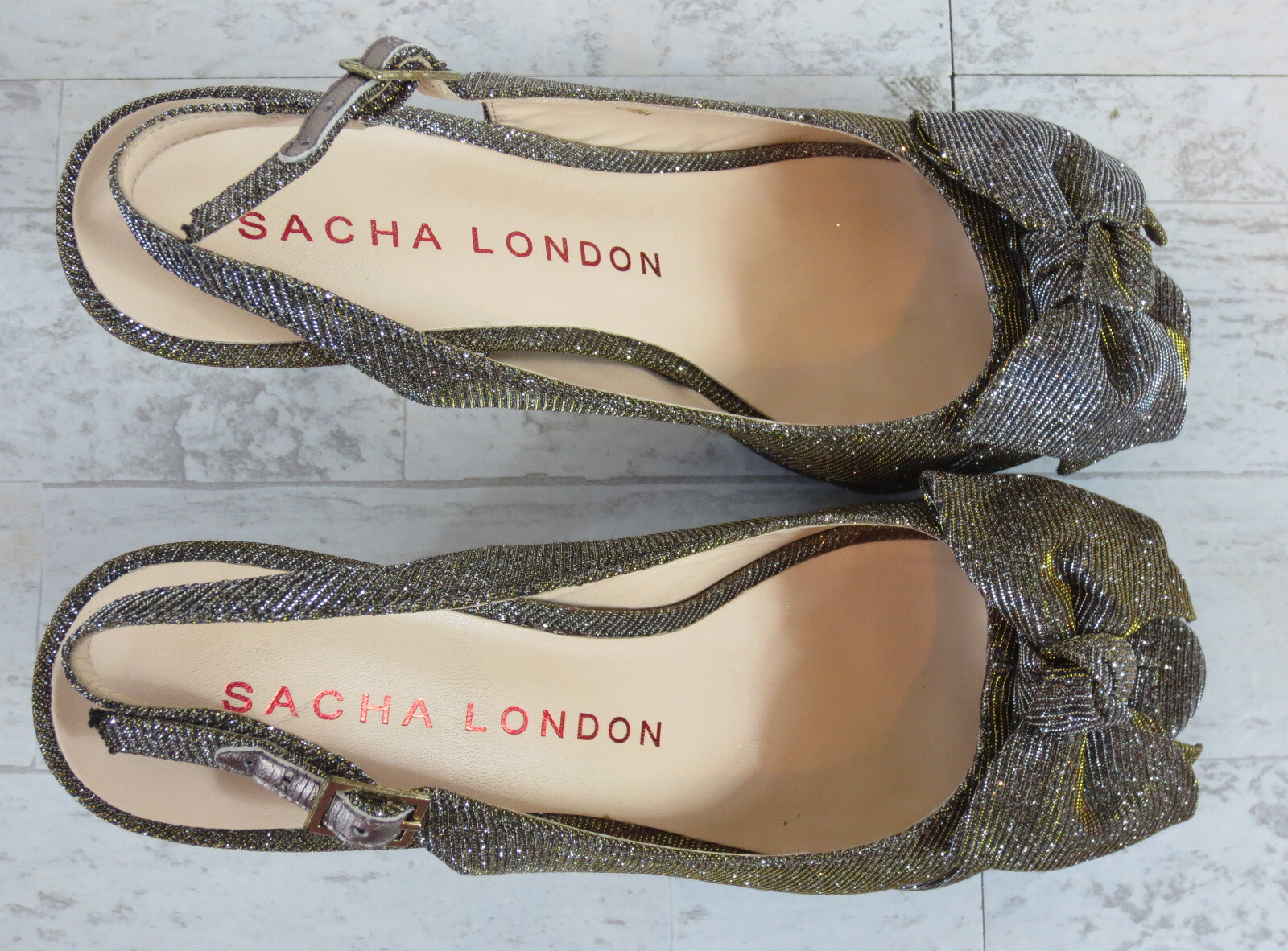 Sacha London Beauty Stilleto Heels Womens Sz 10 Metallic Iridescent Peep Toe Bow