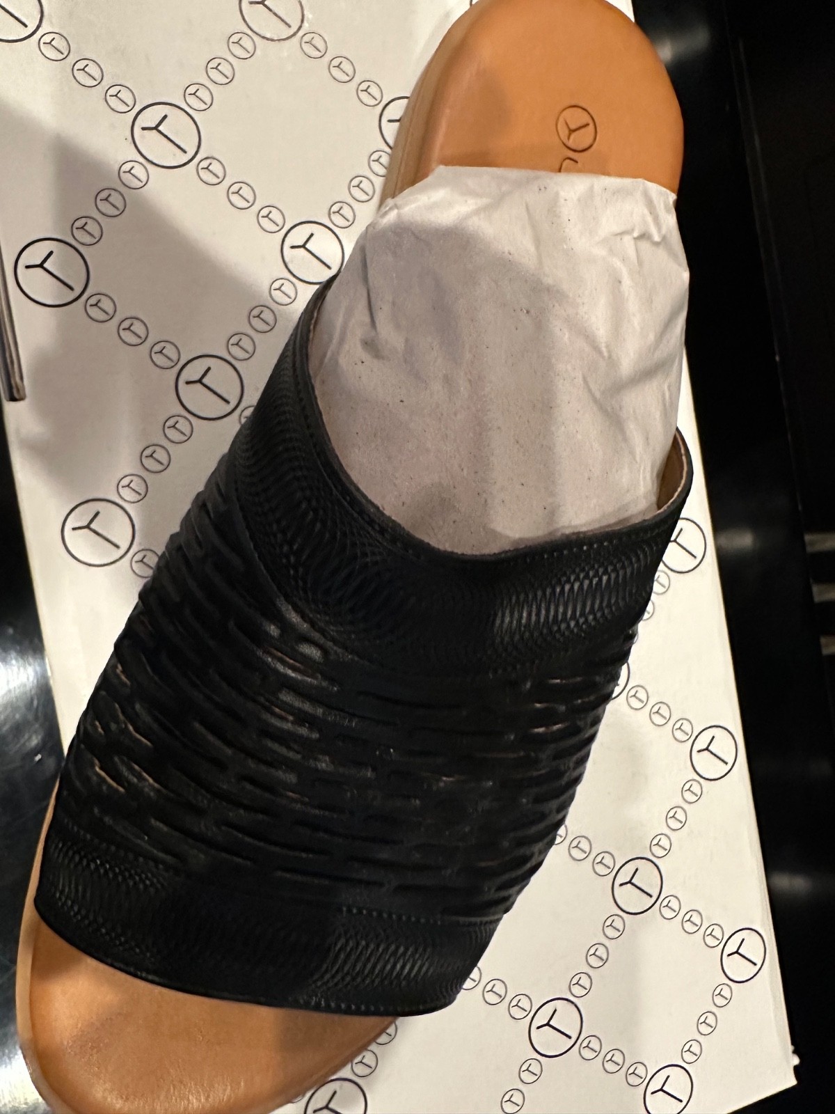 UNITY IN DIVERSITY Brand new, comfy and classy black Rio Slide Women’s sz 9