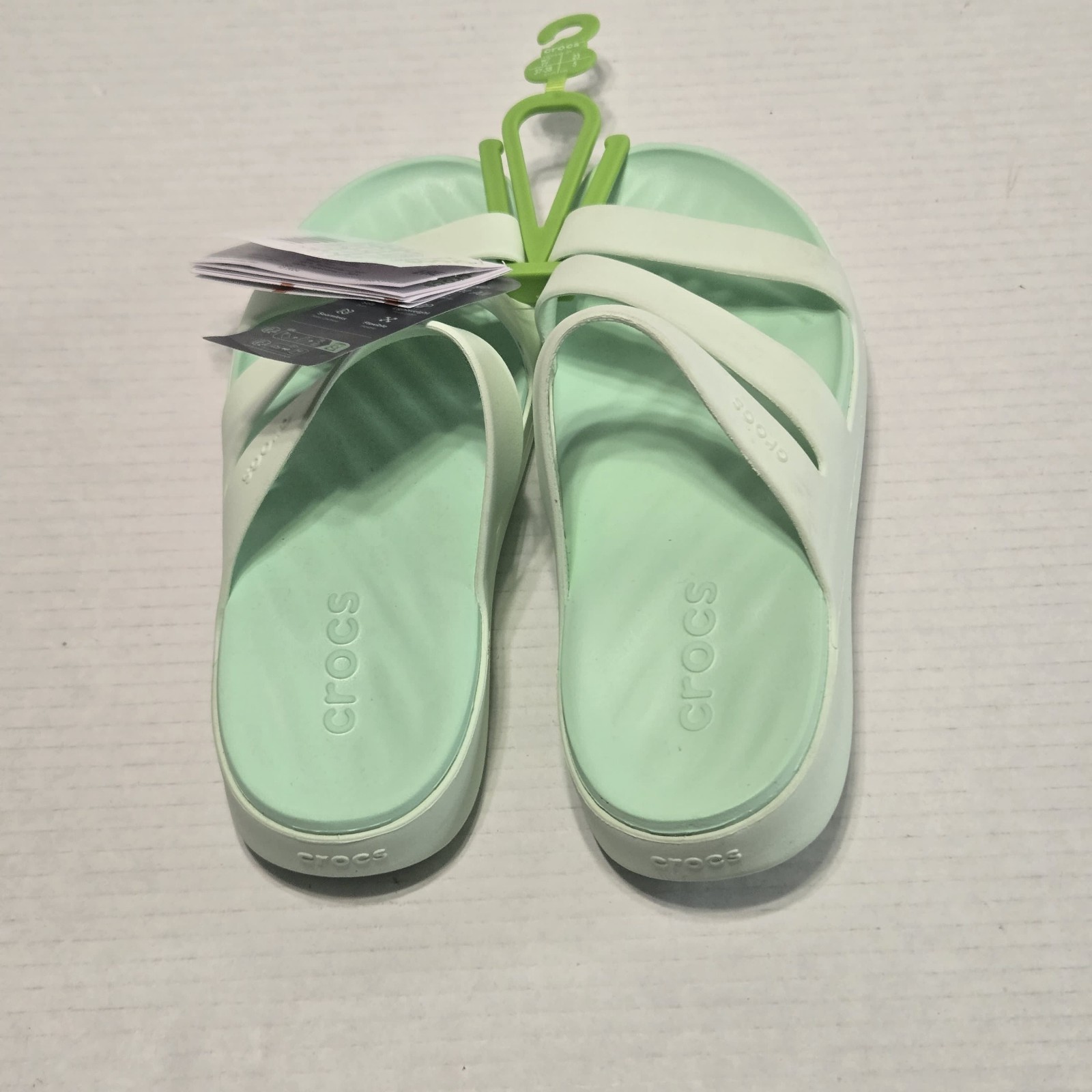 Crocs Getaway Strappy Sandal Womens 7 Comfort Waterproof Beach Poolside Green