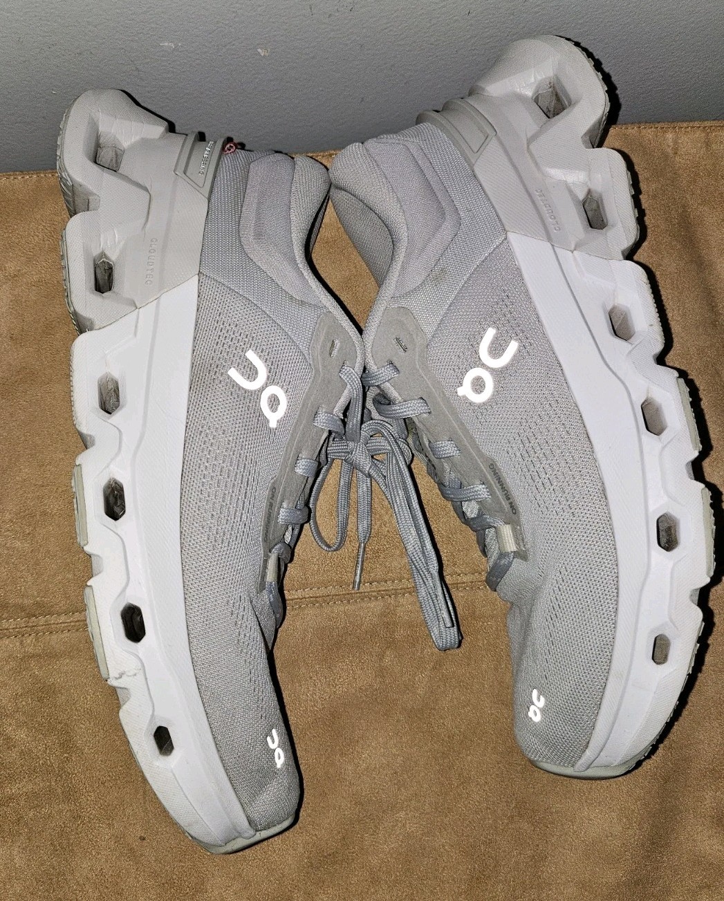 ON Cloud Cloudflyer 5 Glacier/Wolf Shoes Sneakers Size 8 Women White Gray