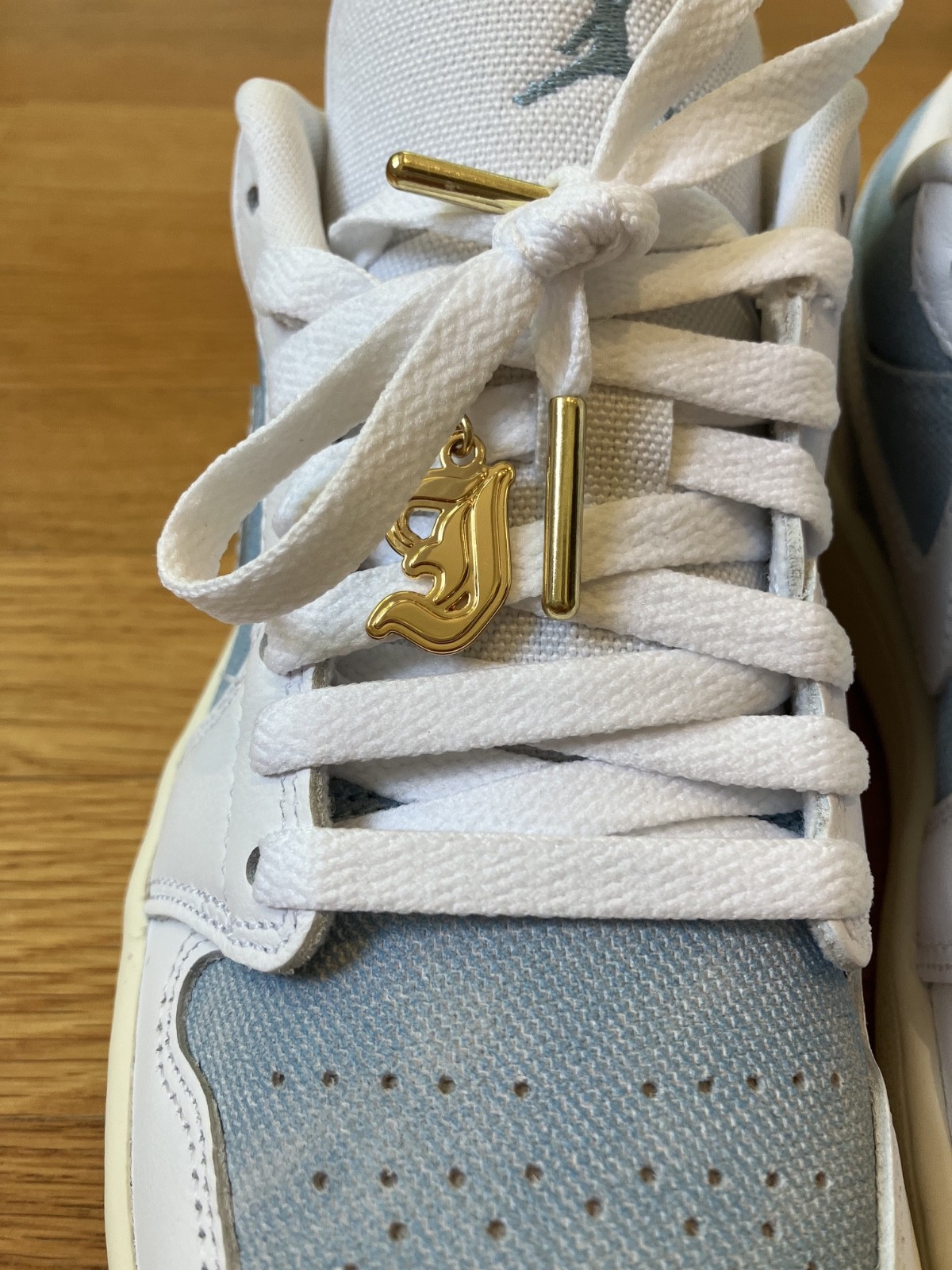 Women’s Air Jordan 1 Low SE Denim and White with Gold Details Brand New Size 7.5