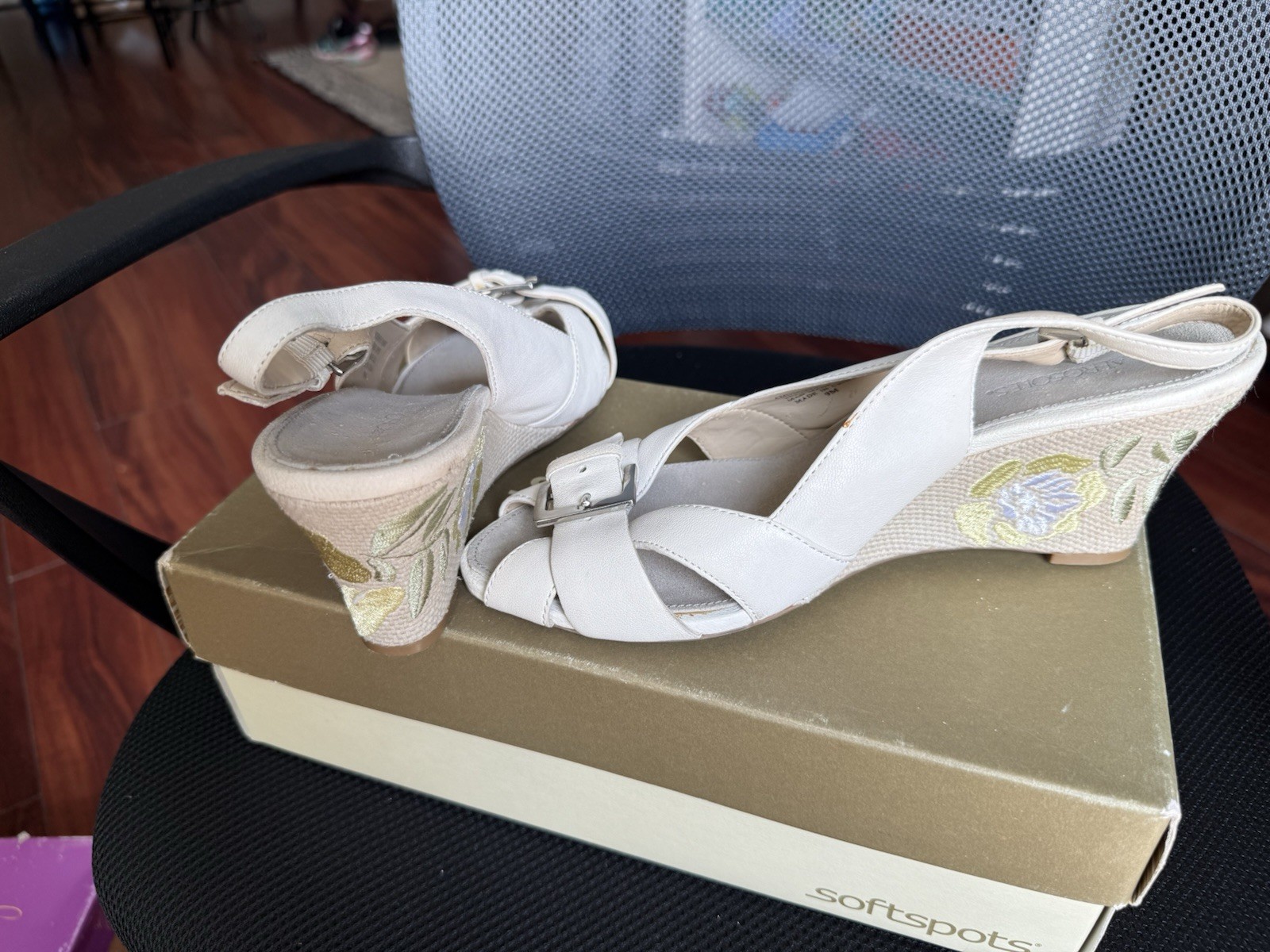 Aerosoles Women’s White Leather Slingback Wedge Sandals Floral Embroidered 9