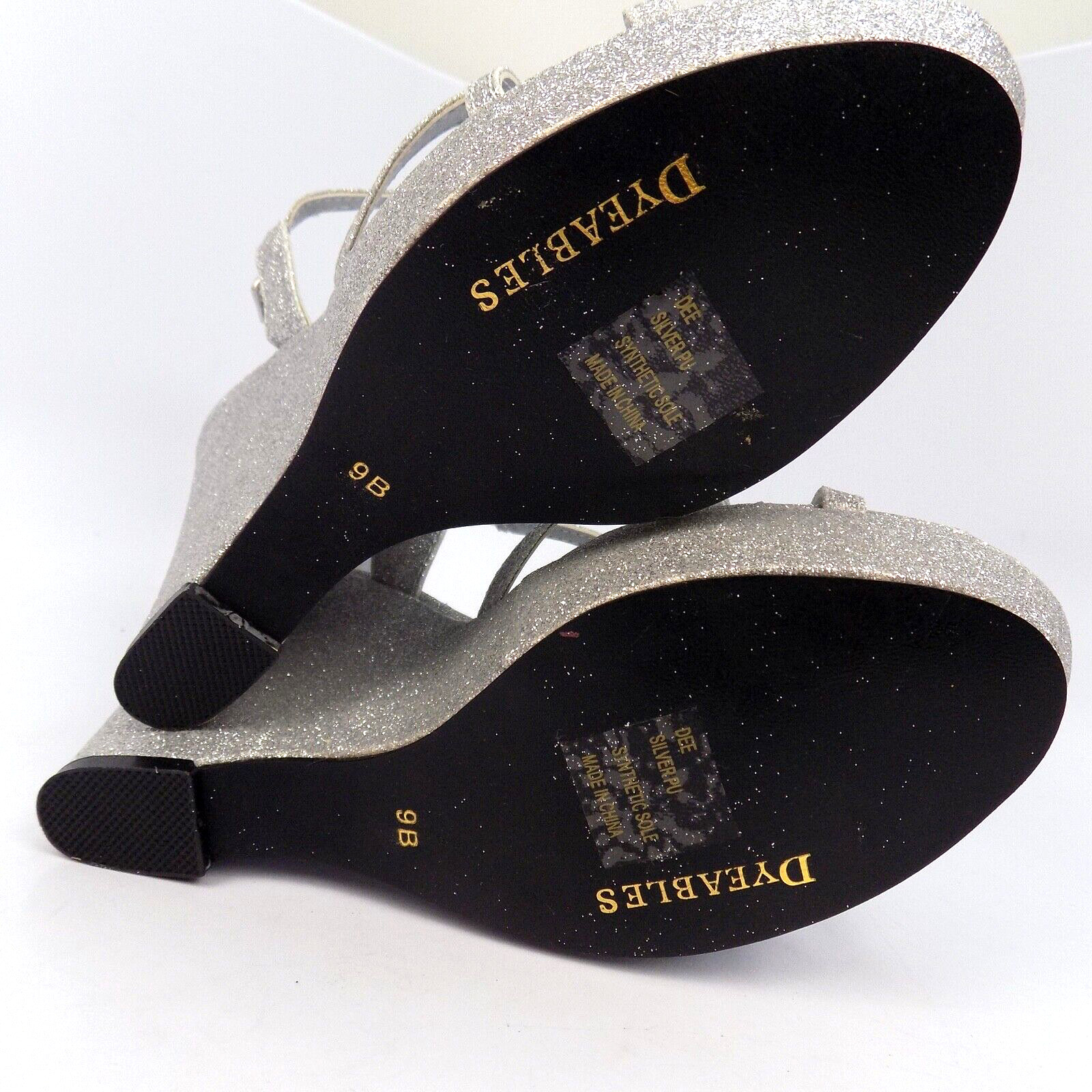 Dyeables Inc Dee Wedge Women Sandal Silver Size 9 B AL6518
