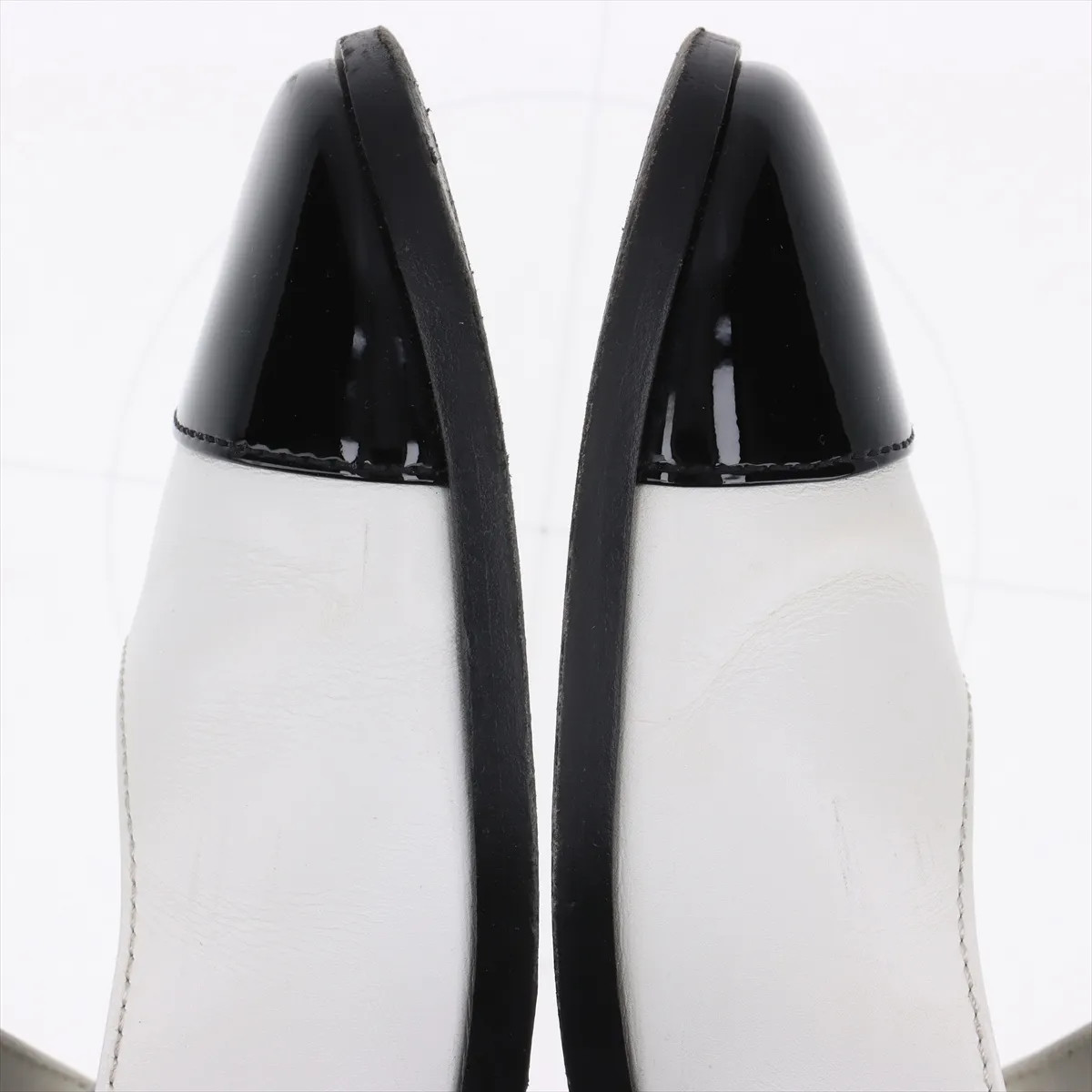 Chanel Coco Mark Turnlock Leather & patent Strap Pumps 38C Ladies’ Black × White