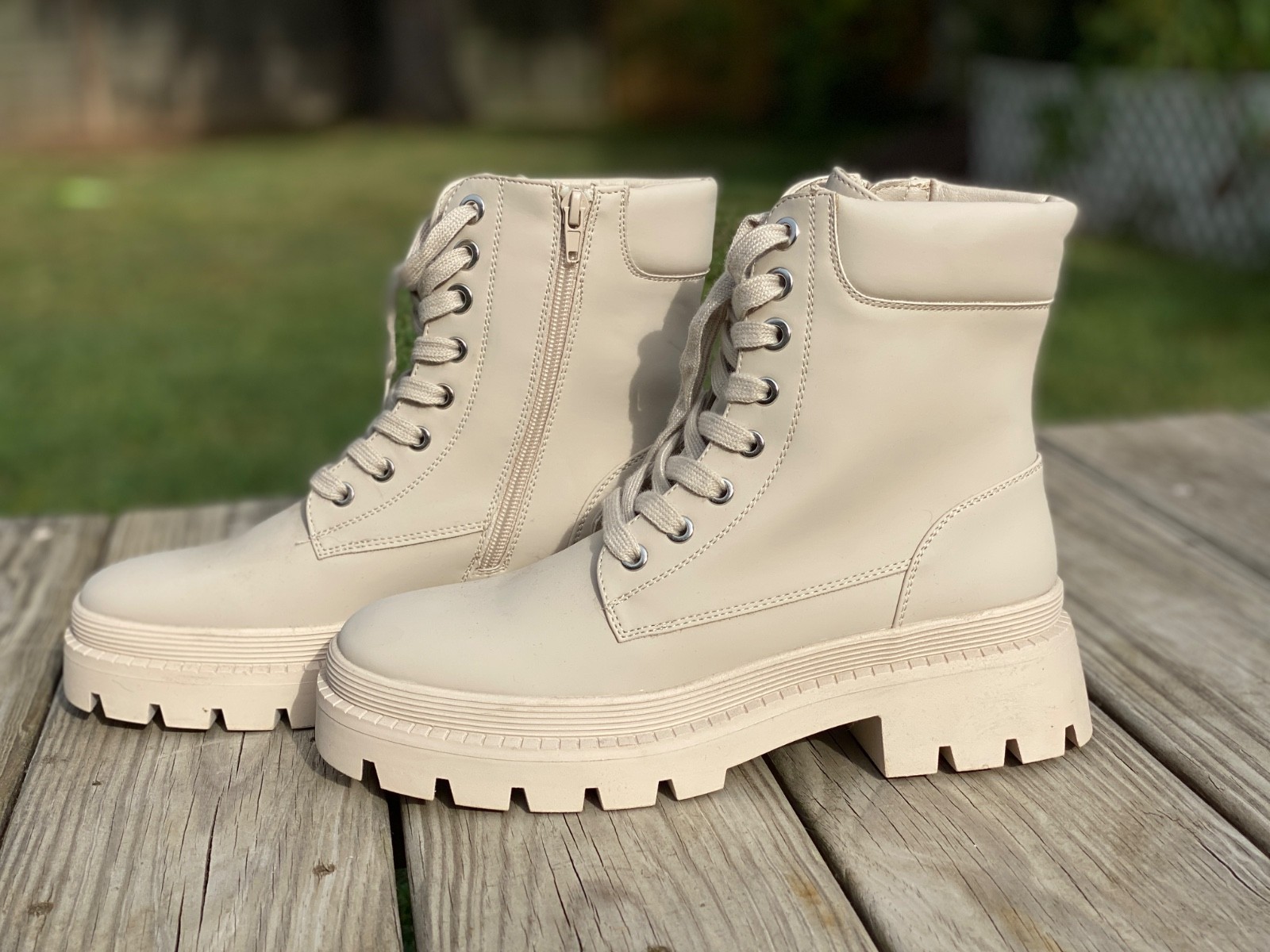 JUSTFAB Women’s Cream Tevos Combat Boots Size 8.5