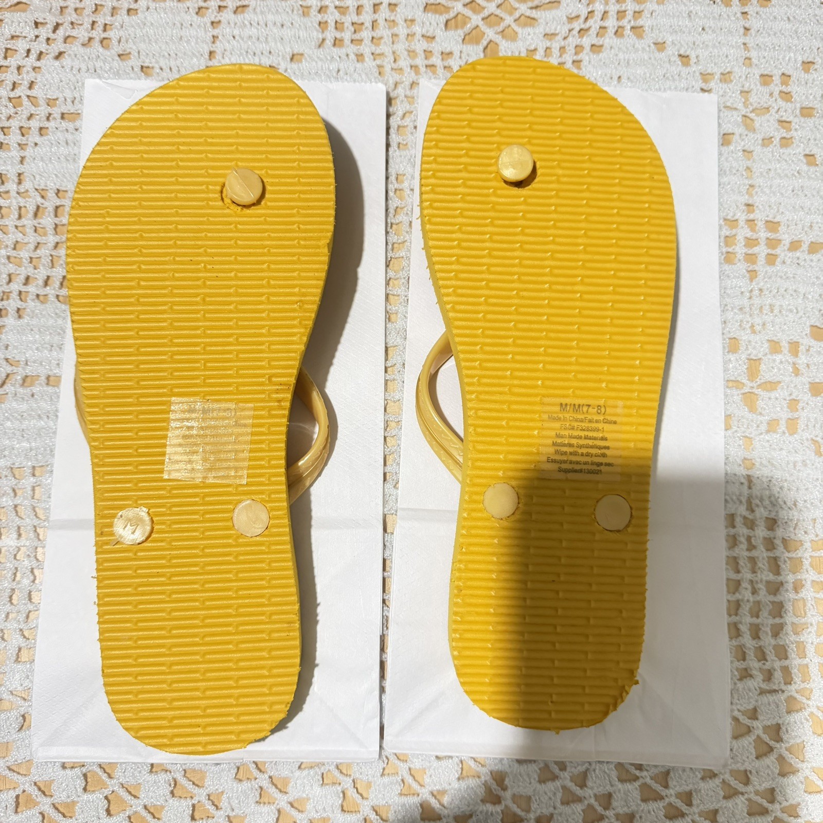 Women’s Yellow w/ Golden Floral Design Flip Flops Size M/M (7-8) (NEW)