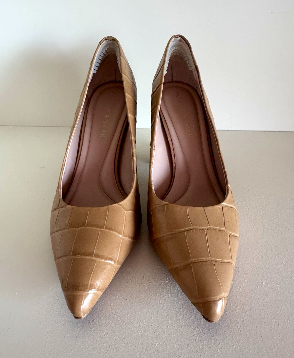 Preston & York Beige Leather Croc Embossed Pointed Toe Block Heel Pump 5.5