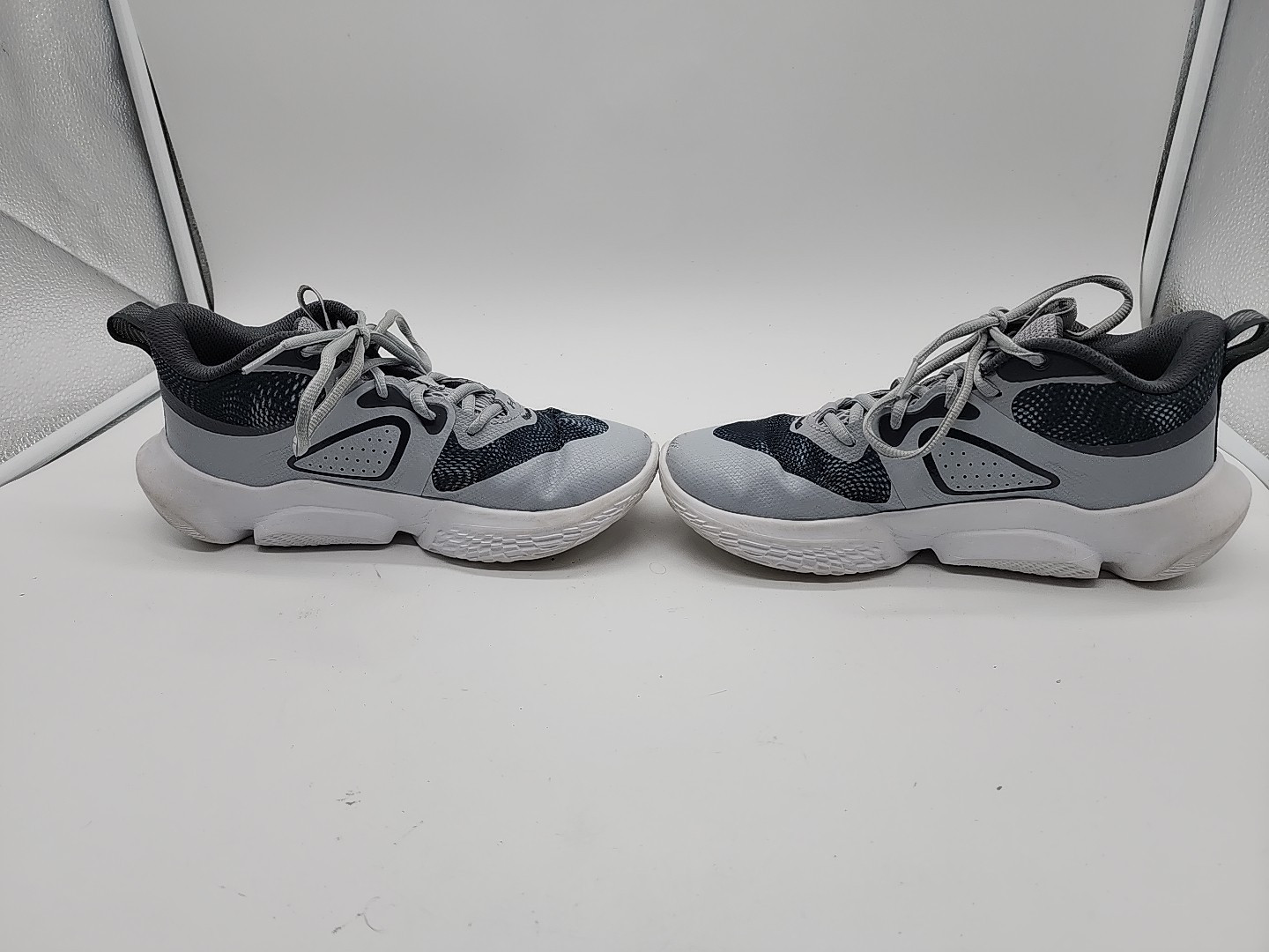 Under Armour Flow Breakthru 3 Low Mod Grey White Women’s Basketball Shoe Size 8