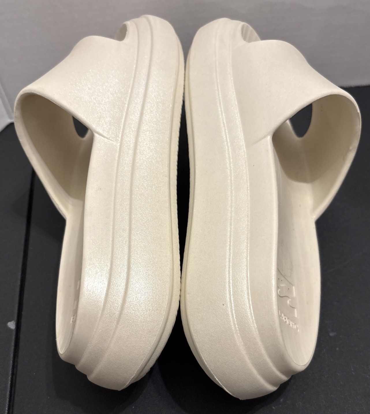 BILLABONG Platform Soft Cushion Slide Sandals Size 9 Cream Off White