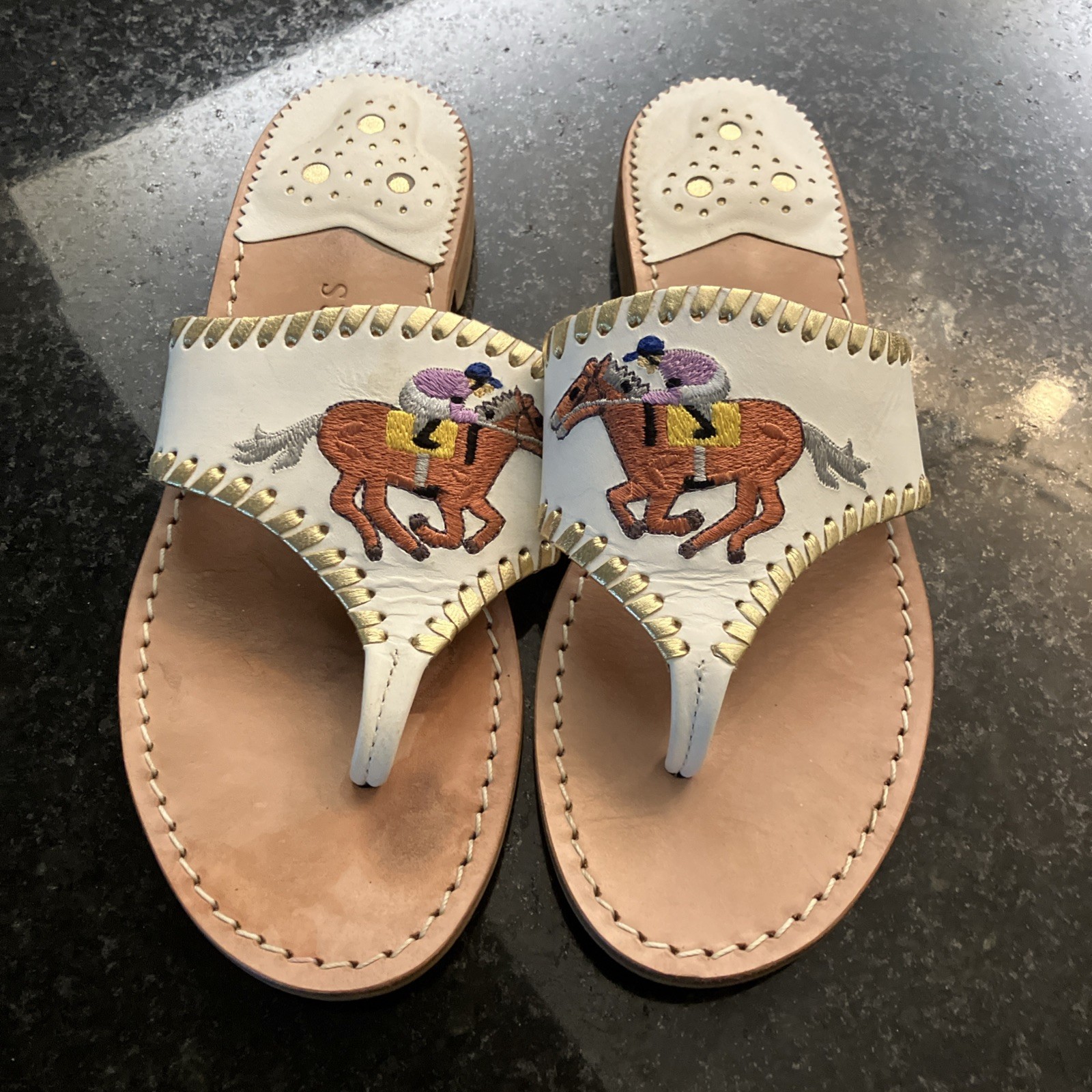 Jack Rogers Embroidered White Leather Thong Sandals Women 6M Jockey Horse Race