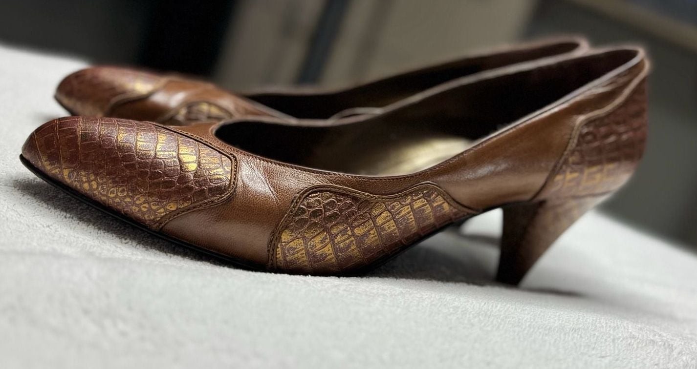 Battaglia Italian Leather Croc-Embossed Pointed Toe Kitten Heel Pumps