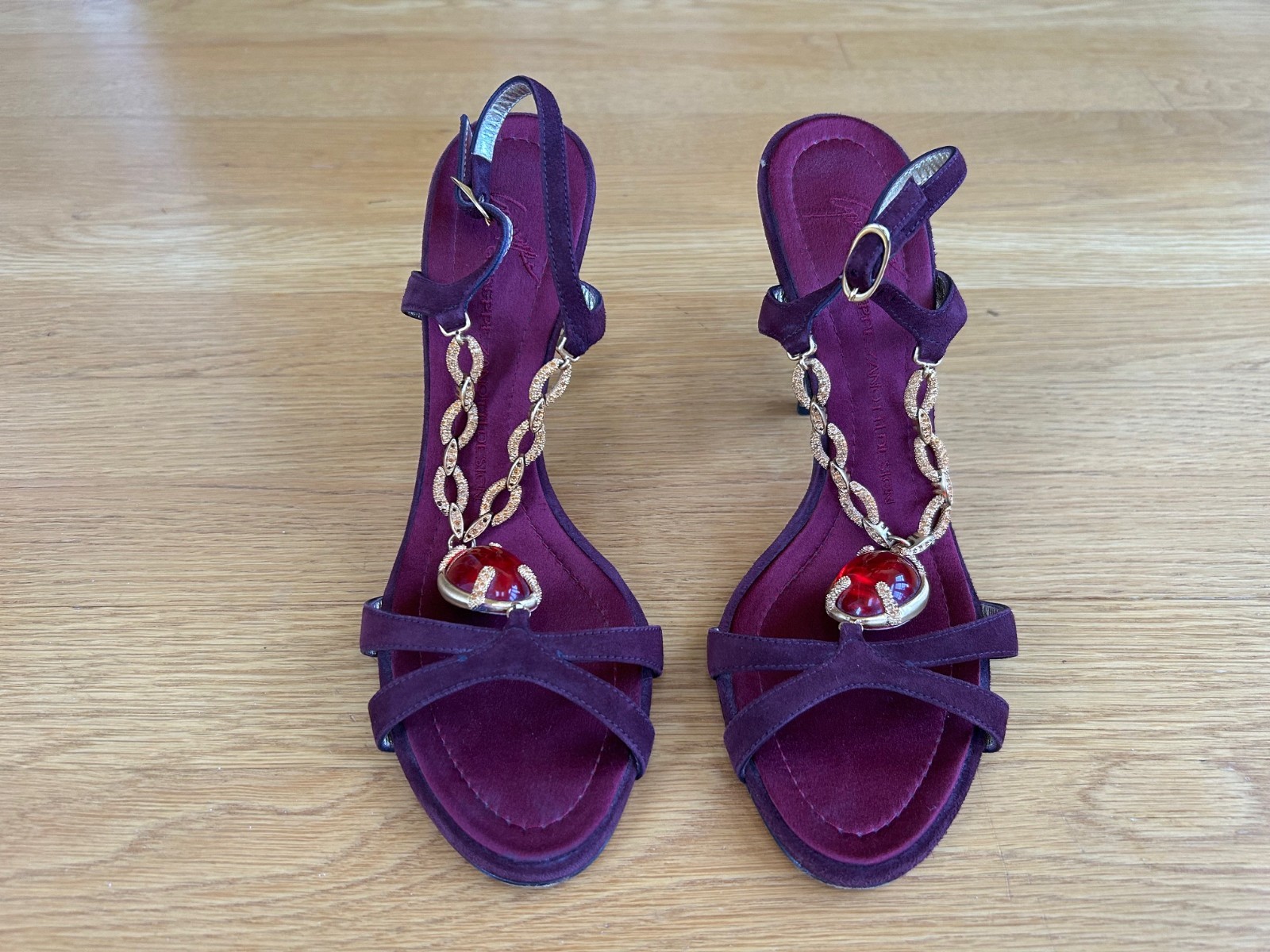 GIUSEPPE ZANOTTI Burgundy Suede Gold Chain &Red Jewel T-Strap Sandals IT 38 Good