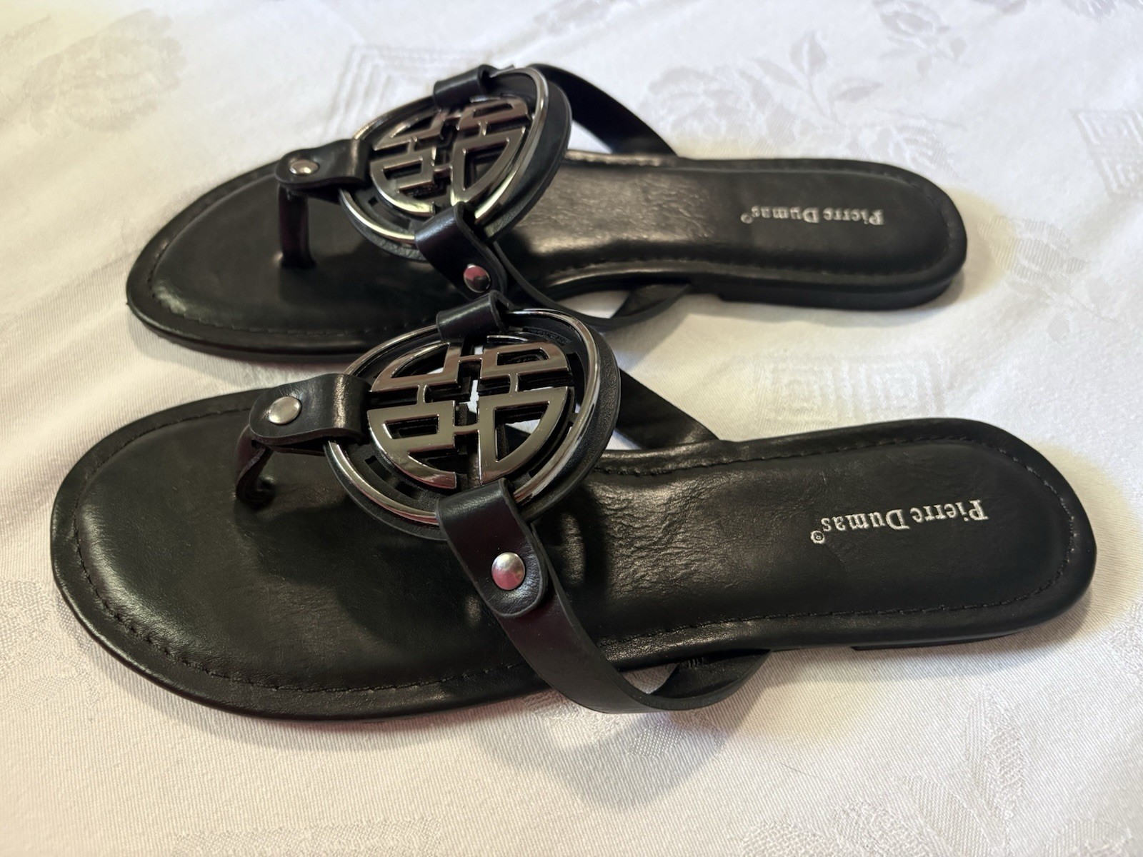 Pierre Dumas Women’s Black Thong Slip-On Slide Sandals Logo Accent US 9