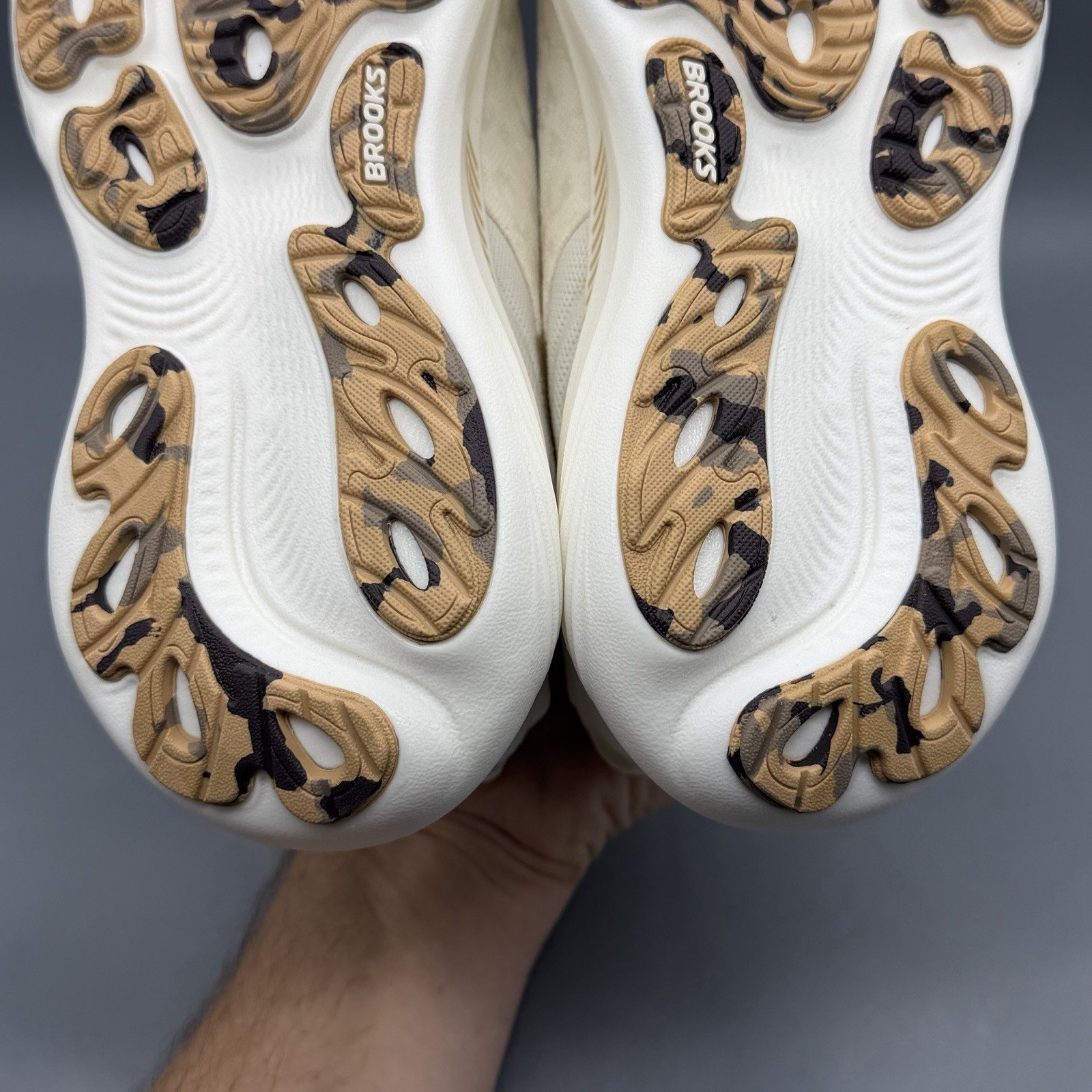 Brooks Adrenaline GTS 25 Women’s 6 B Running Walking Shoes Coconut Crème Leopard