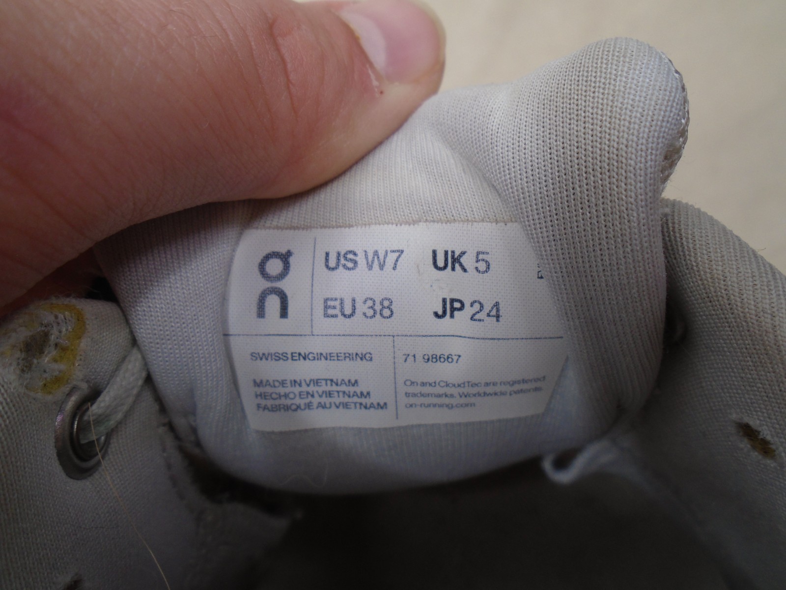 On Cloud Cloudflyer 4 White Copper Running Shoes Women’s Size 7 71.98667