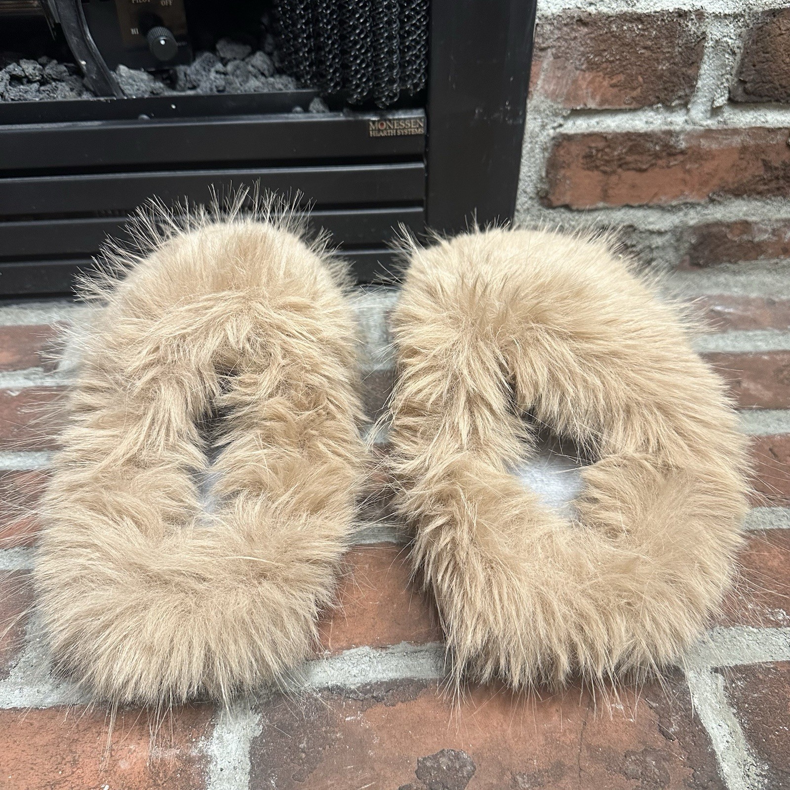 Furry Slippers Size 44-45 Soft Cozy Indoor/Outdoor Home Footwear Unisex Super
