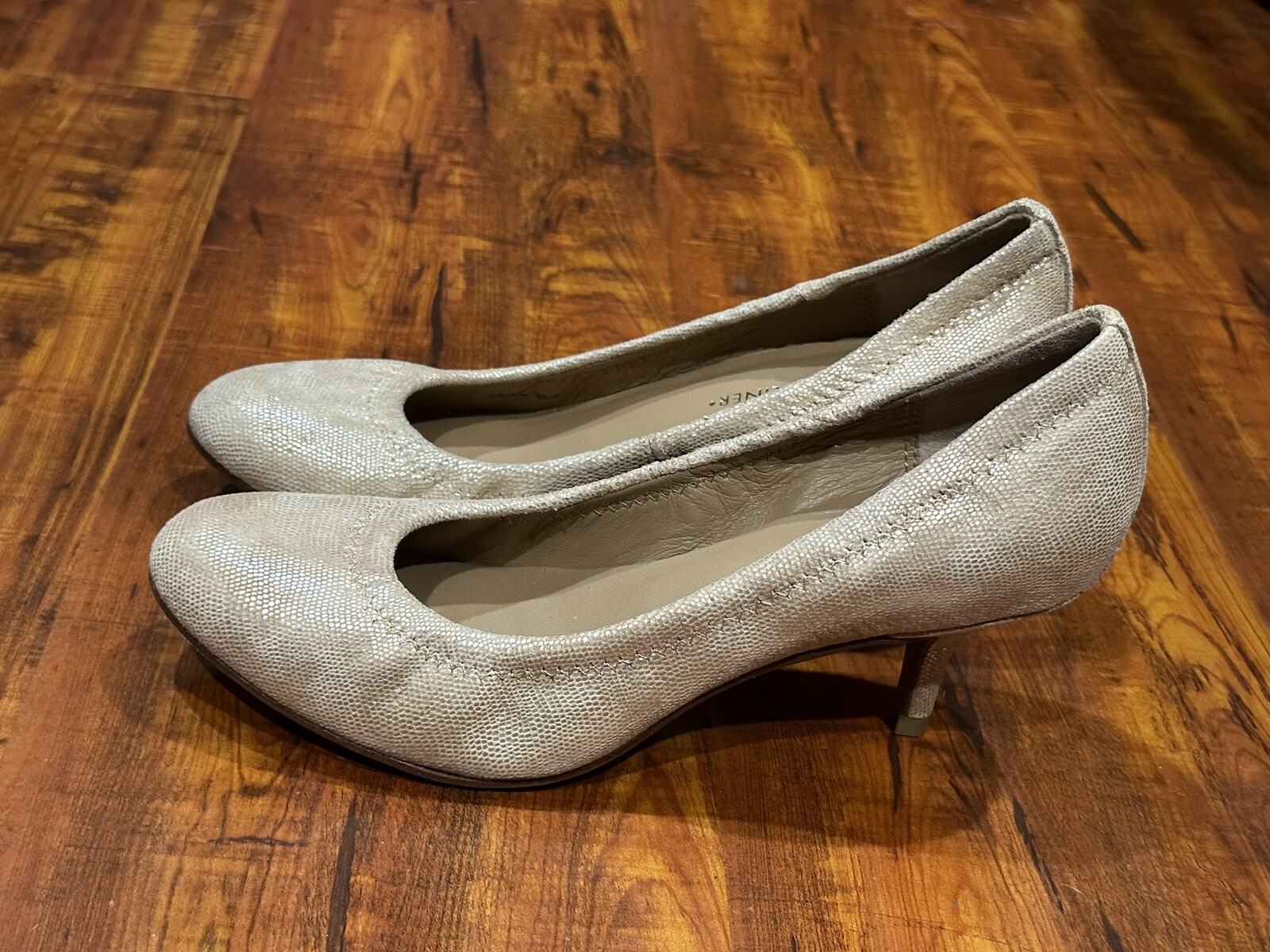 Donald J Pliner YYY2 Champagne Metallic Leather Pumps Heels – Women’s Size 6 M