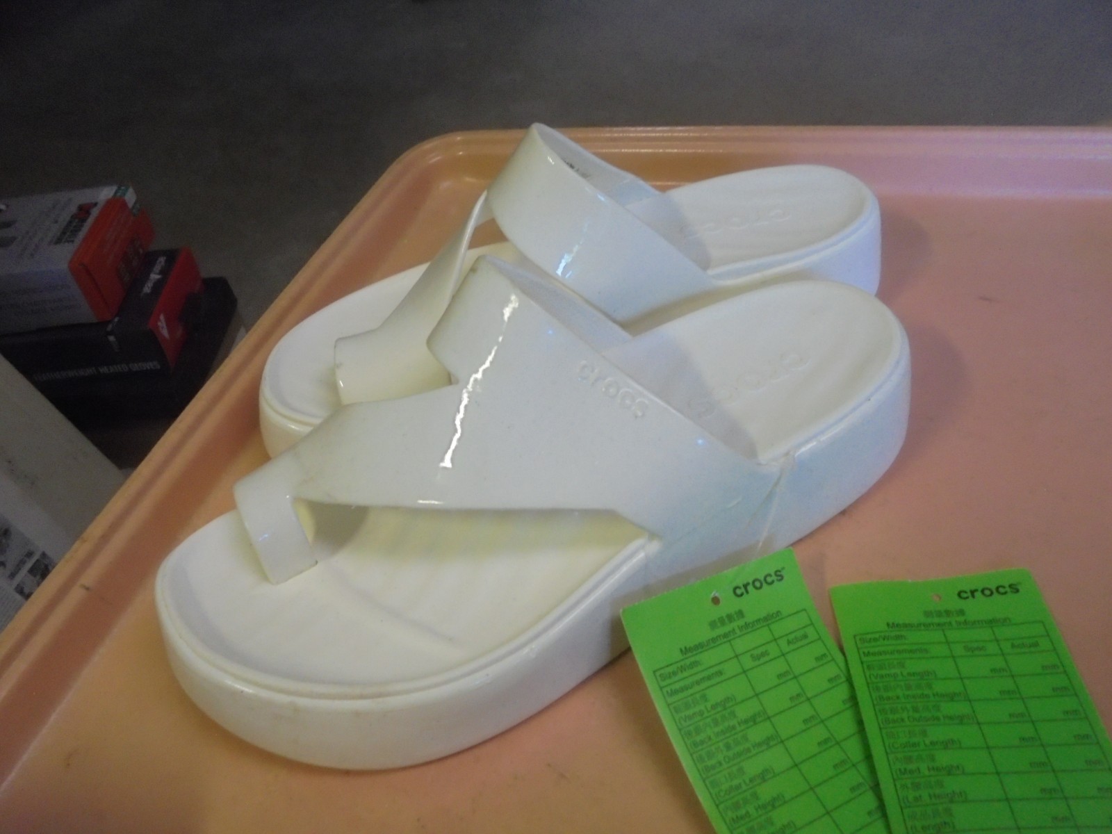 New Crocs Getaway Platform Patent Toe Loop Sandal Women’s 7 Chalk