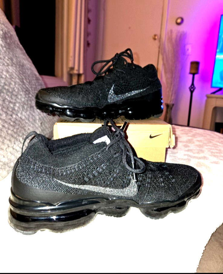 Size 8.5 women’s – Nike Air VaporMax 2023 Flyknit Black W